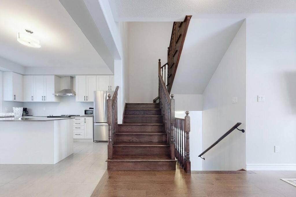 Entire Modern Townhouse Ajax