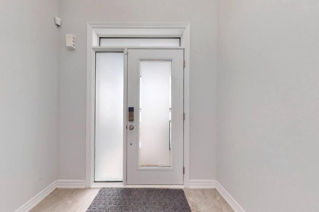 Entire Modern Townhouse Ajax
