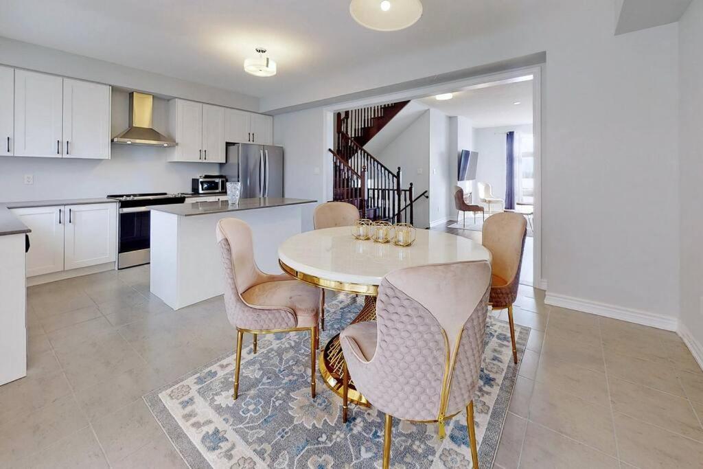 Entire Modern Townhouse Ajax