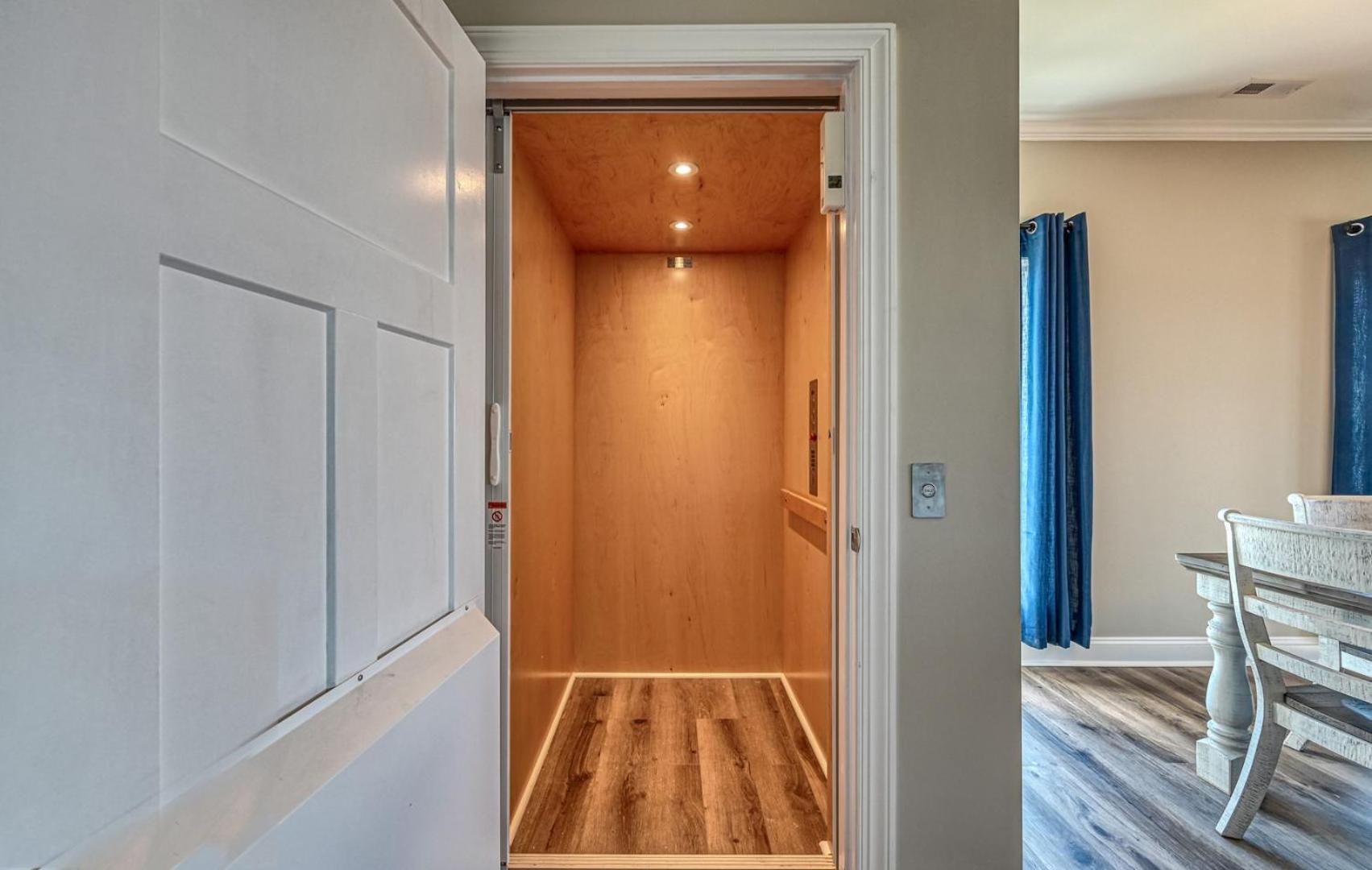 North Topsail Oceanfront with Shared Pool - Dogs Allowed - Elevator