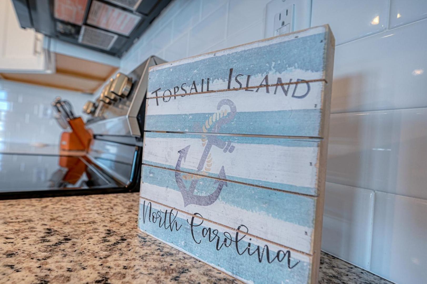 North Topsail Oceanfront with Shared Pool - Dogs Allowed - Elevator