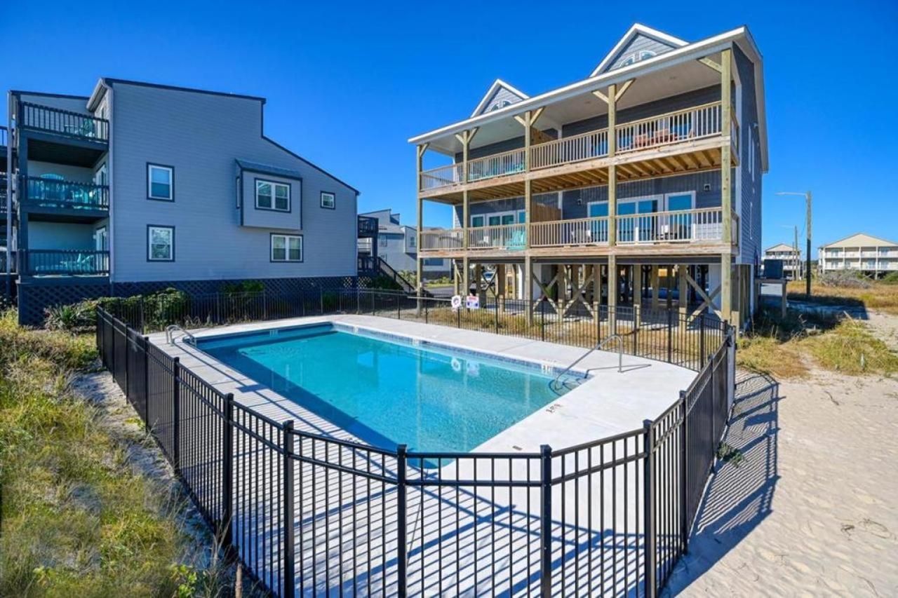 North Topsail Oceanfront with Shared Pool - Dogs Allowed - Elevator