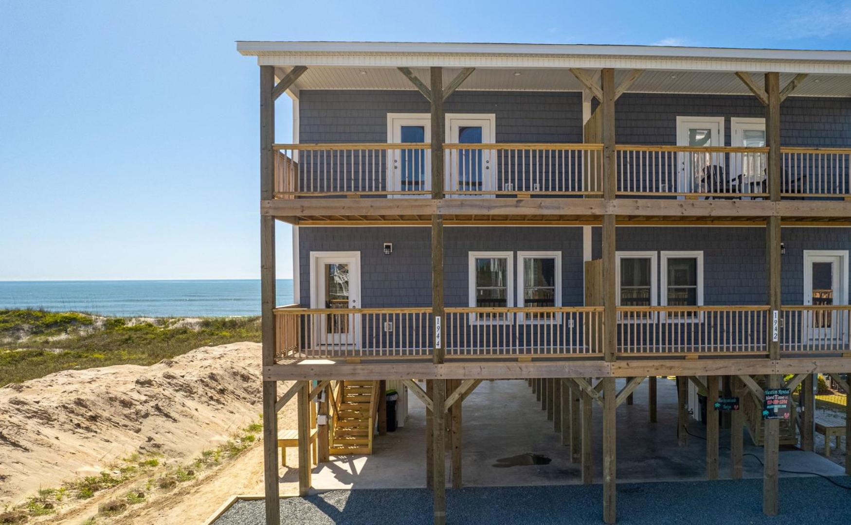 North Topsail Oceanfront with Shared Pool - Dogs Allowed - Elevator