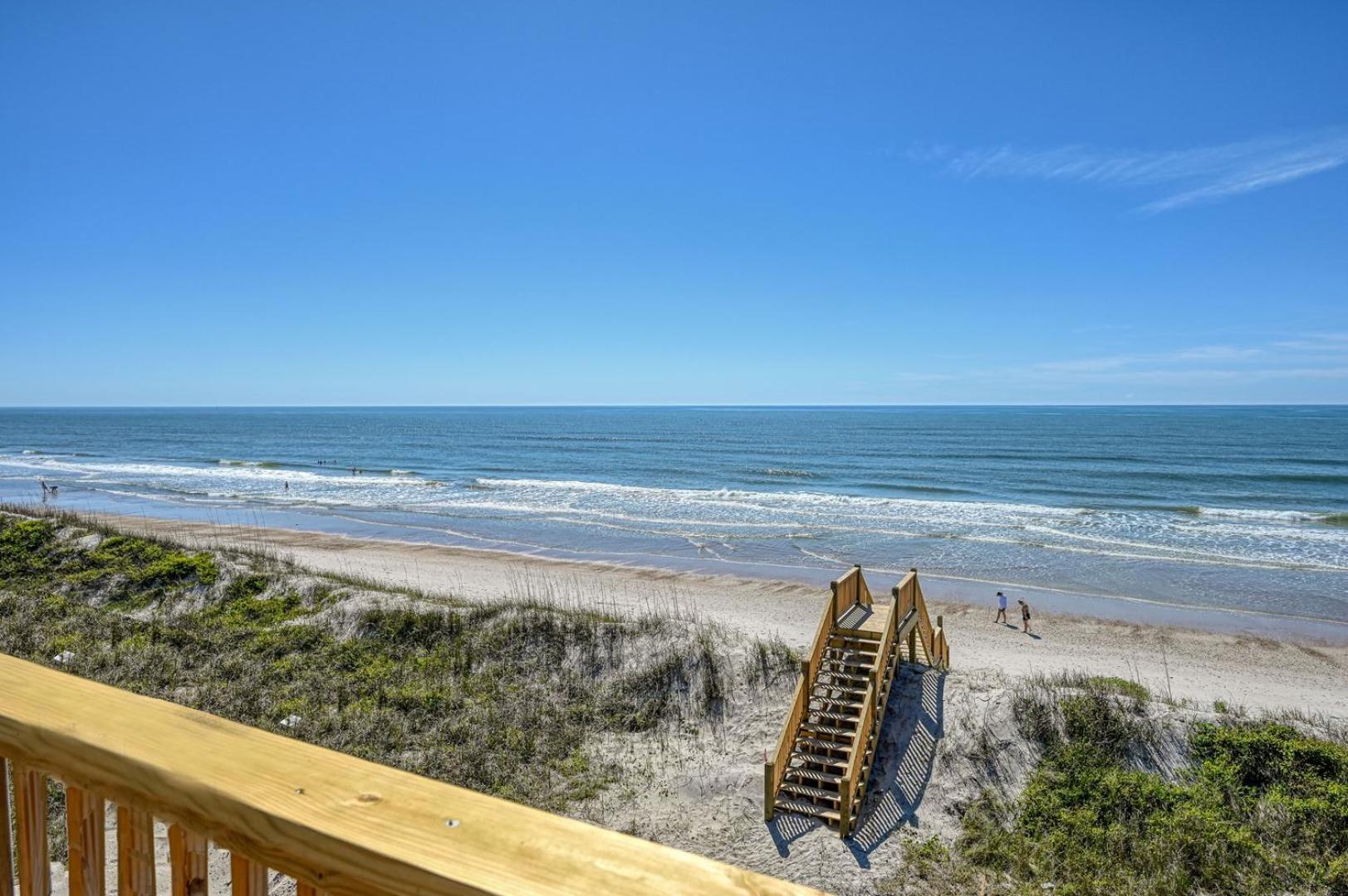 North Topsail Oceanfront with Shared Pool - Dogs Allowed - Elevator