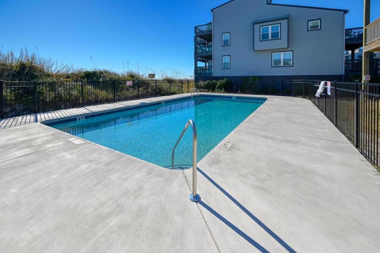 North Topsail Oceanfront with Shared Pool - Dogs Allowed - Elevator