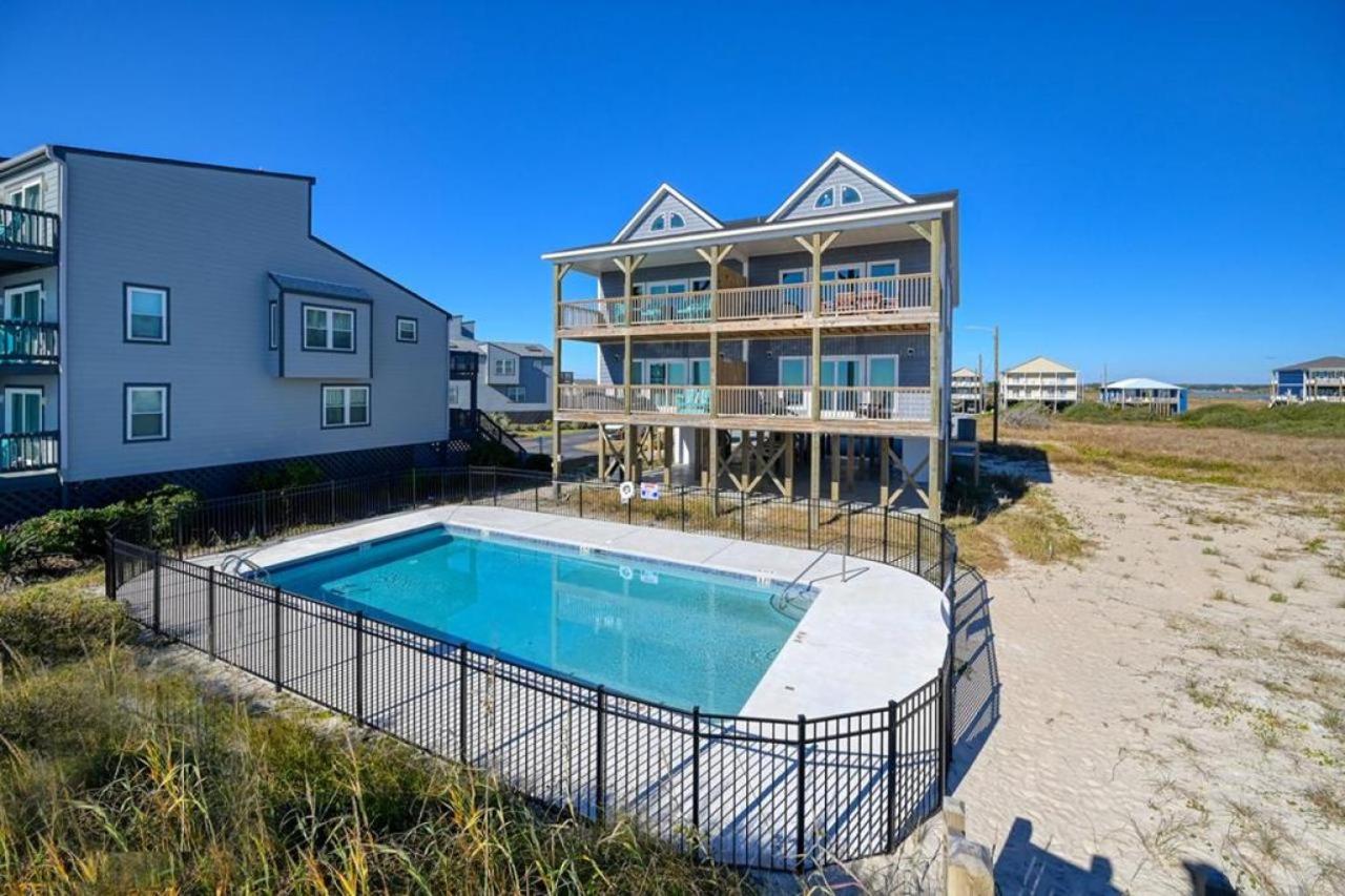 North Topsail Oceanfront with Shared Pool - Dogs Allowed - Elevator