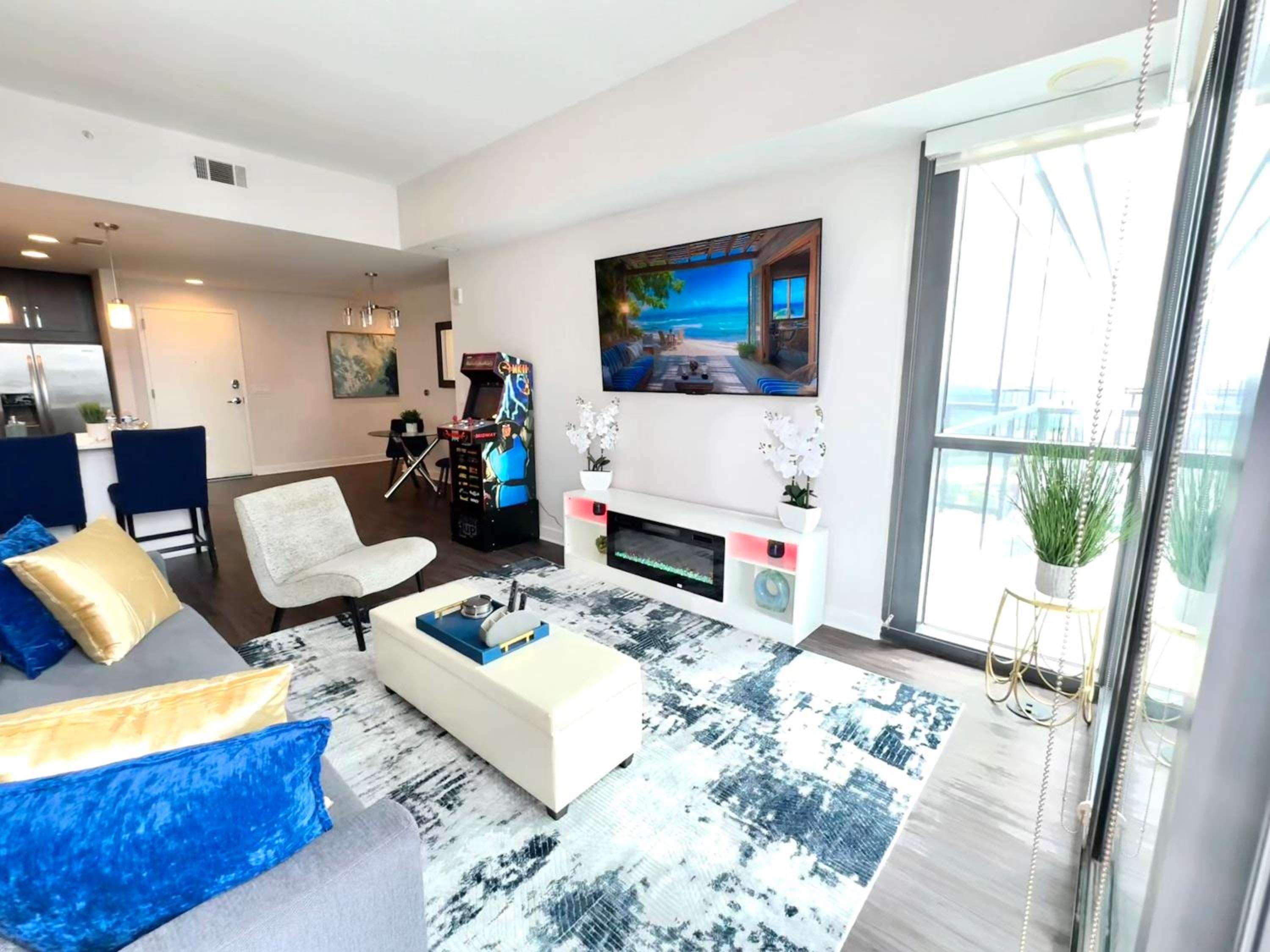 Skyline Luxe Penthouse, Top Floor, Balcony, Pool, Amazing View view 4