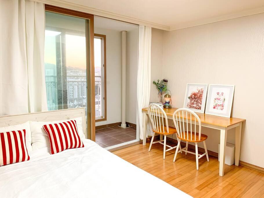 Seoul Best Eco-Friendly Apartment near National Mountain Park view 2