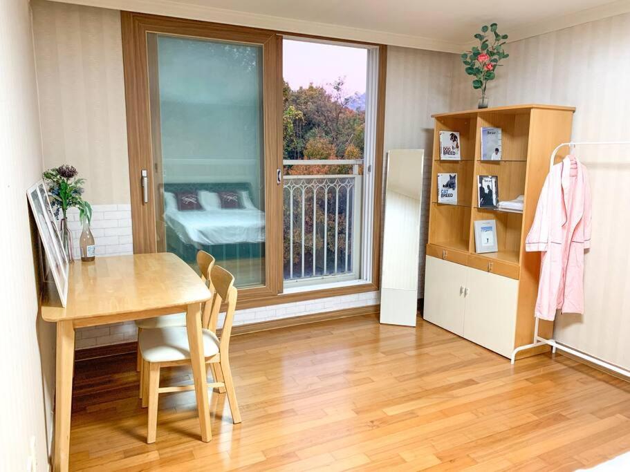 Seoul Best Eco-Friendly Apartment near National Mountain Park view 3