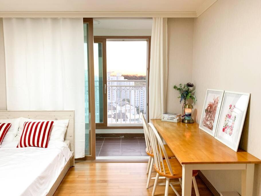 Seoul Best Eco-Friendly Apartment near National Mountain Park view 4