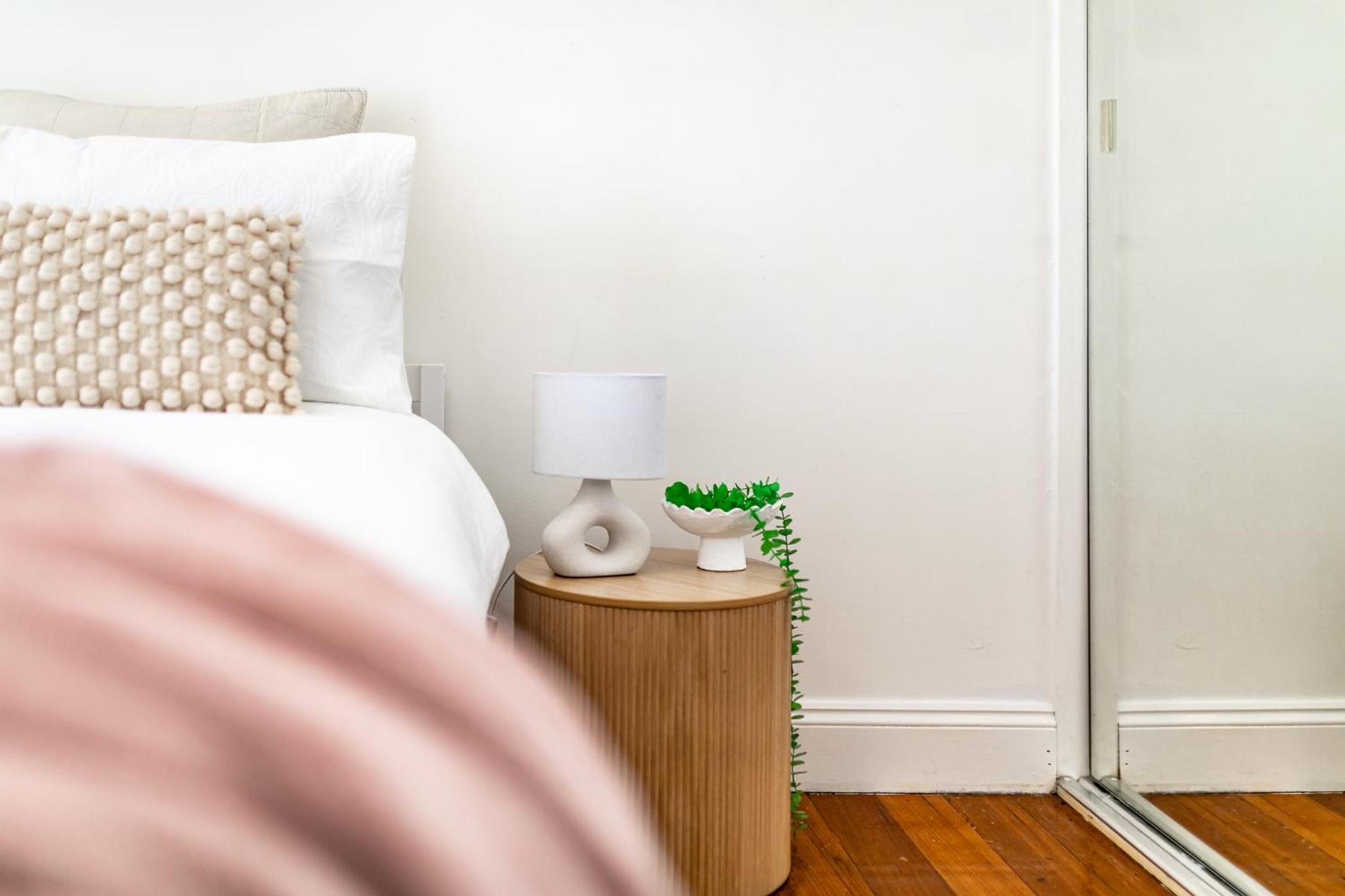 Orton Blue- Beachside getaway for 4, Pets welcome, Aircon, Park and walk to everything!