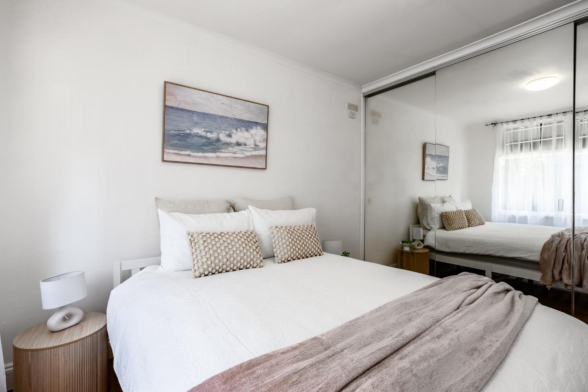 Orton Blue- Beachside getaway for 4, Pets welcome, Aircon, Park and walk to everything!