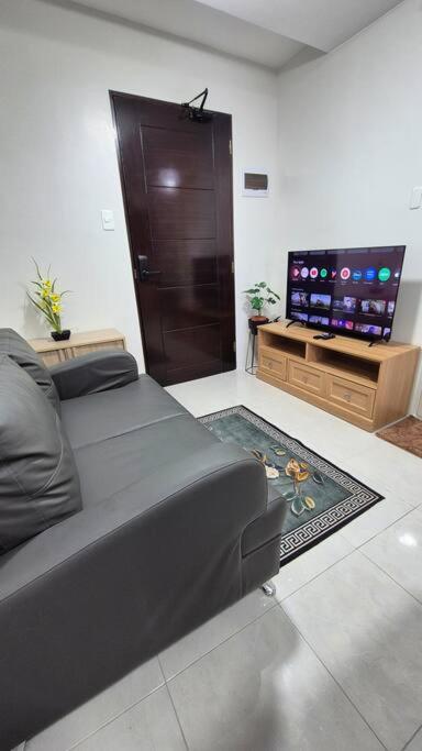 2-Bedroom, Fully-furnished Condo Unit in Cebu view 4