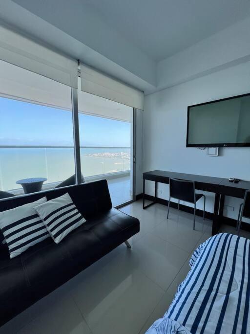 Descanso y confort frente al mar!