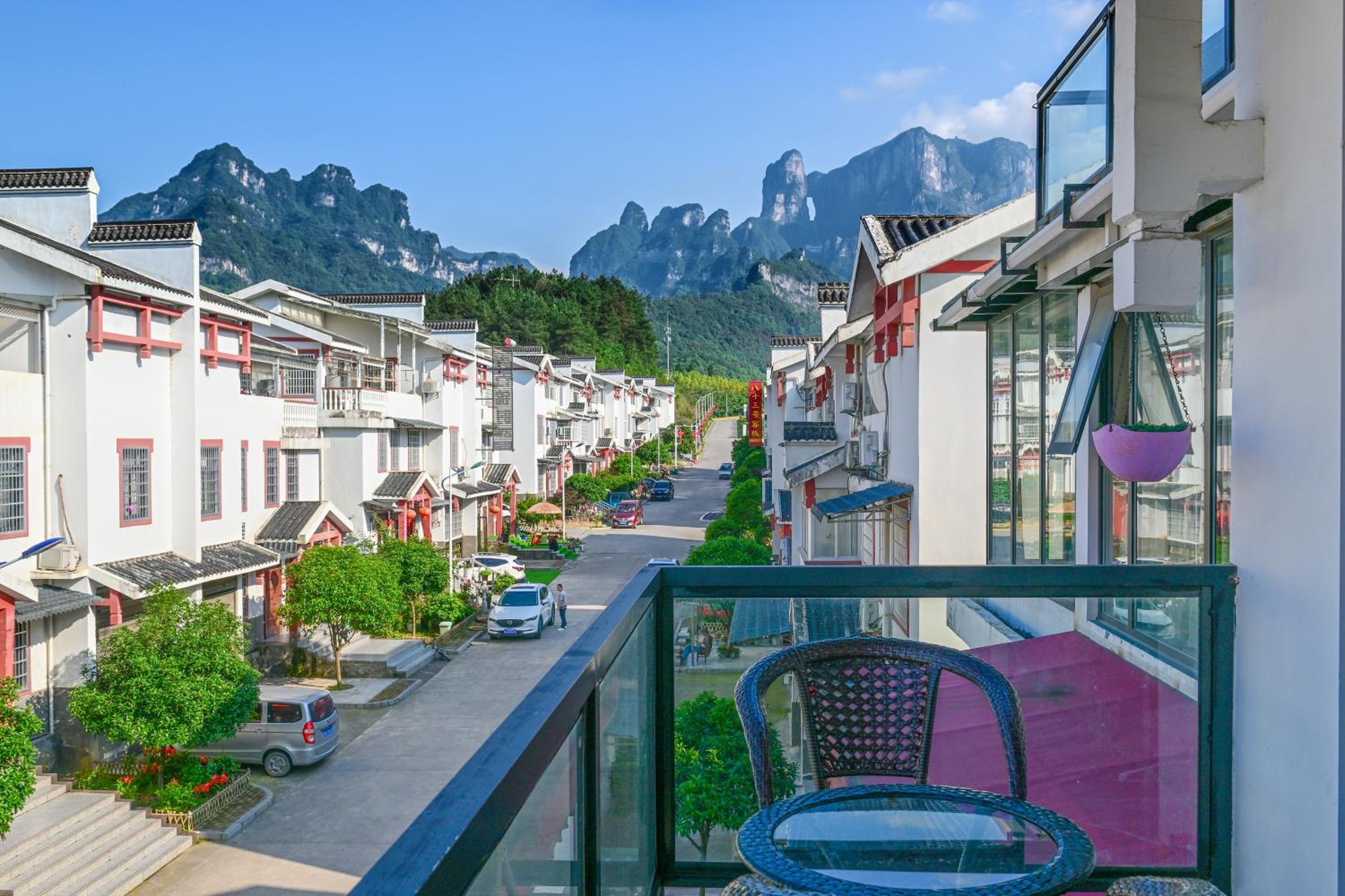 Tianmen Boutiqu Hotel-Free pickup-English services-Near the Tianmen Cableway