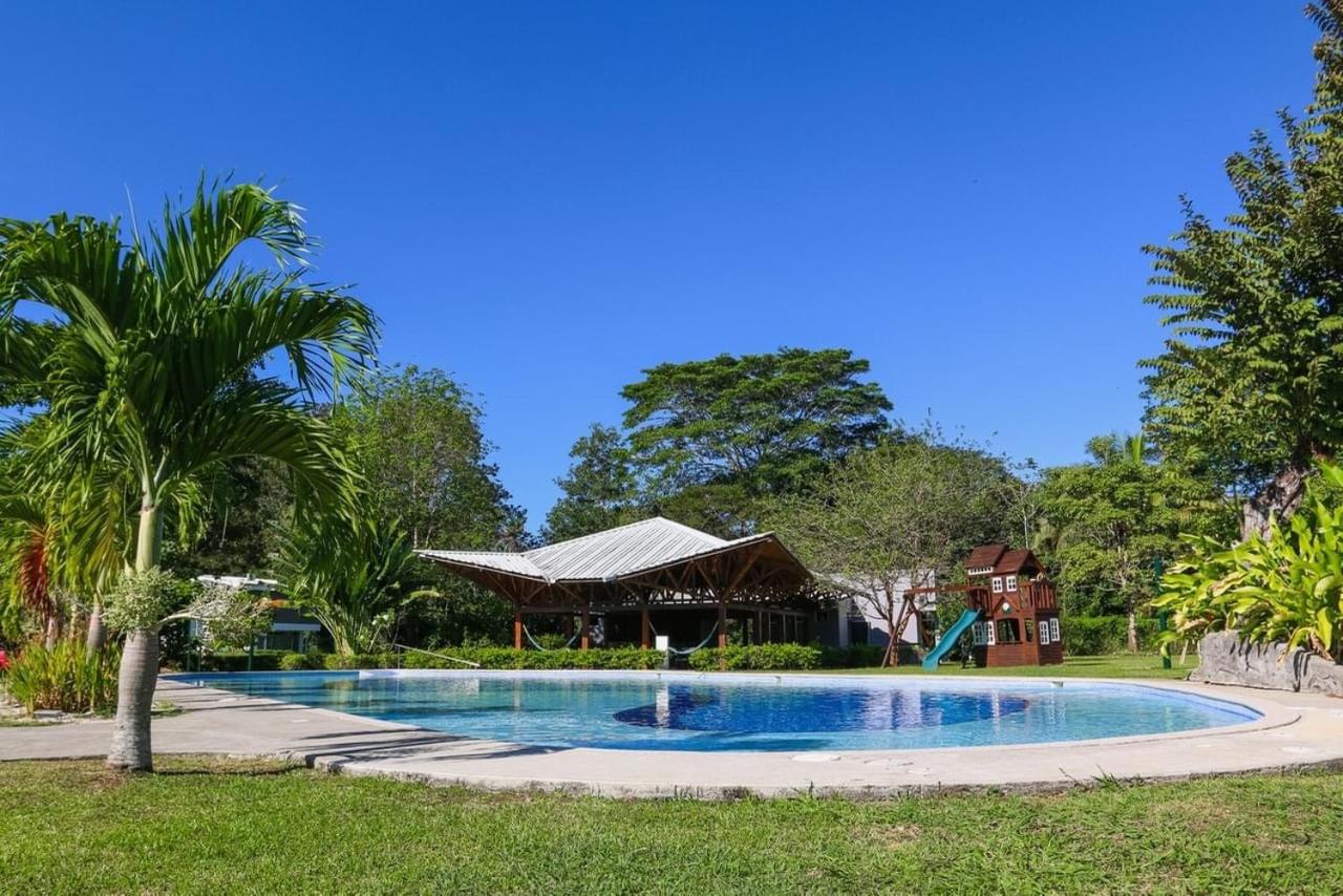 Casa grande cerca de playa Punta Leona