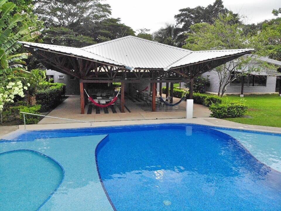 Casa grande cerca de playa Punta Leona