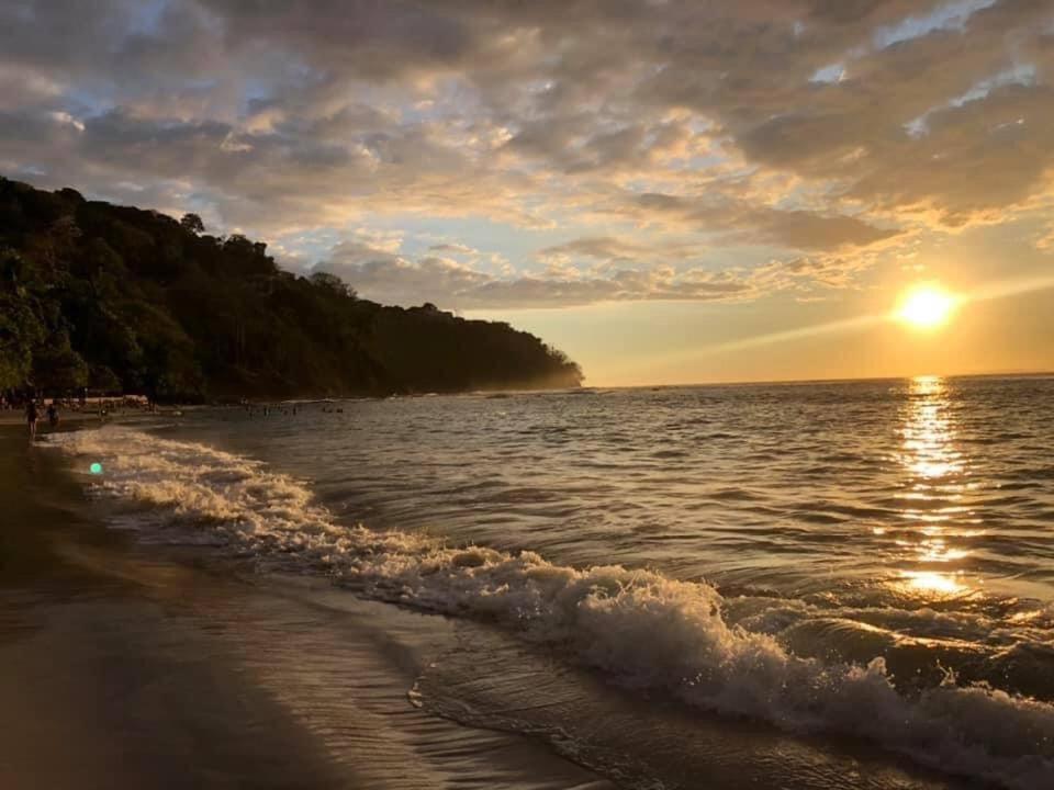 Casa grande cerca de playa Punta Leona