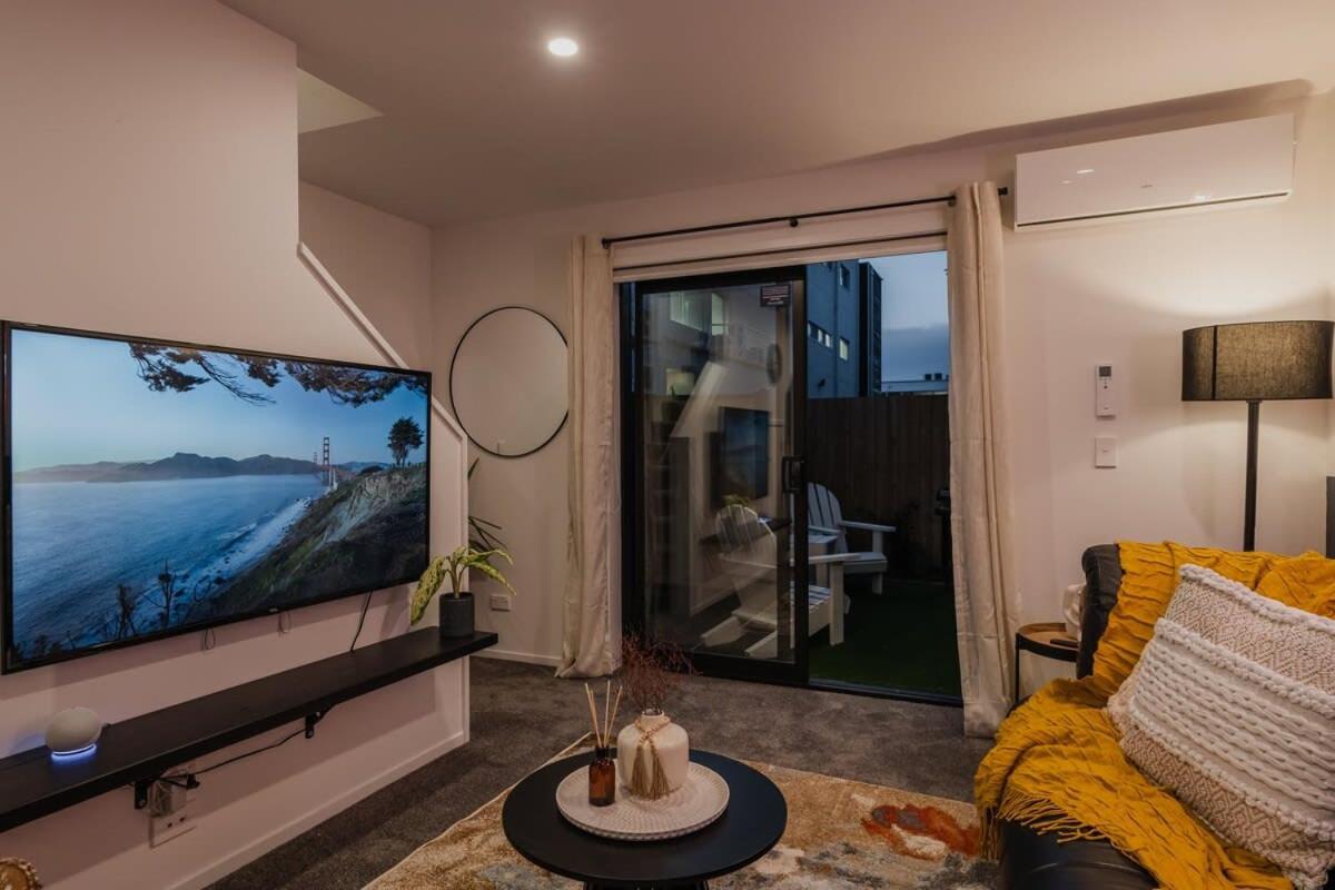 City Center Sophistication: Urban Townhouse view 4