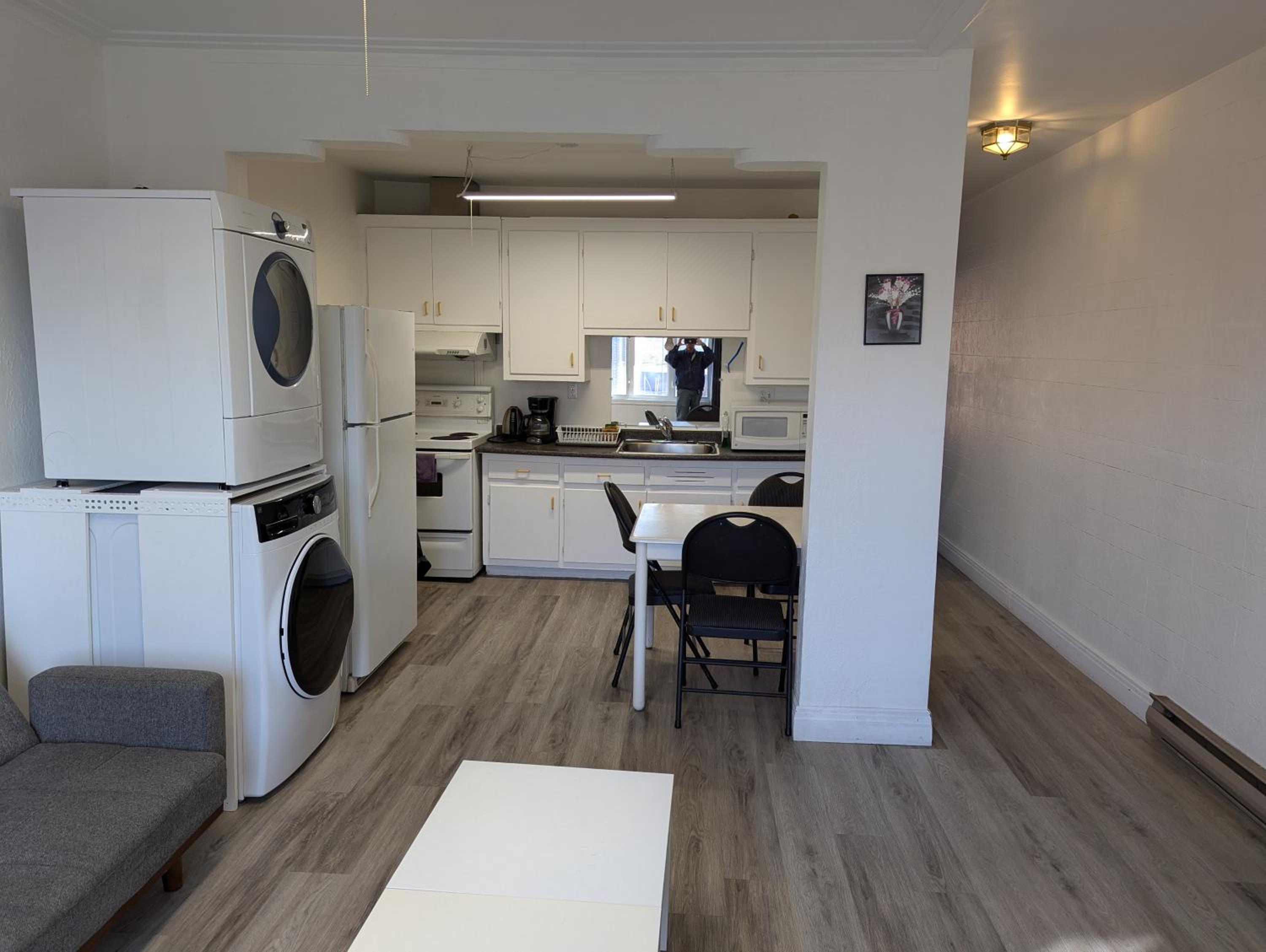 Comfy apartment close to Metro Monk station with self check in