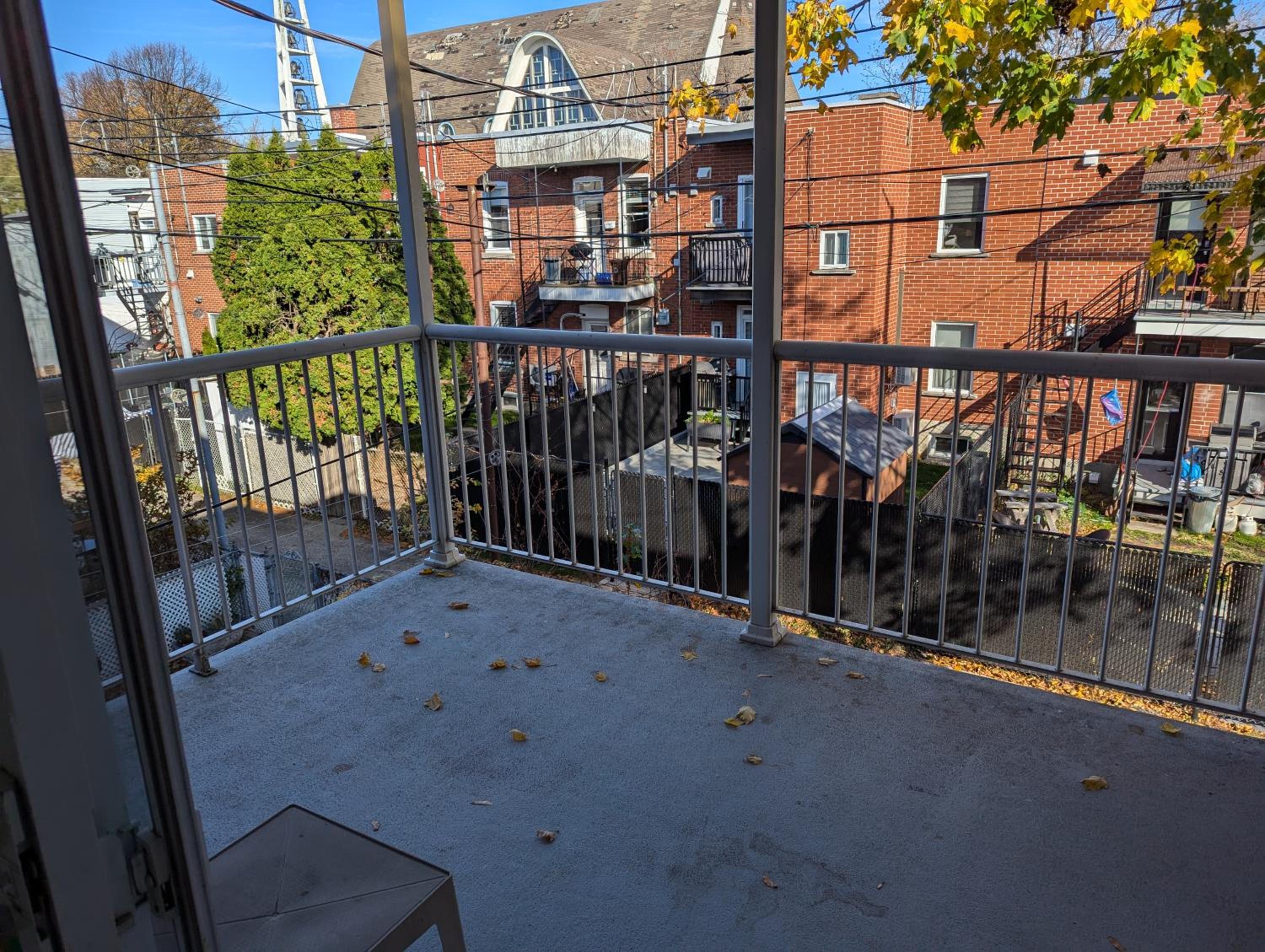 Comfy apartment close to Metro Monk station with self check in