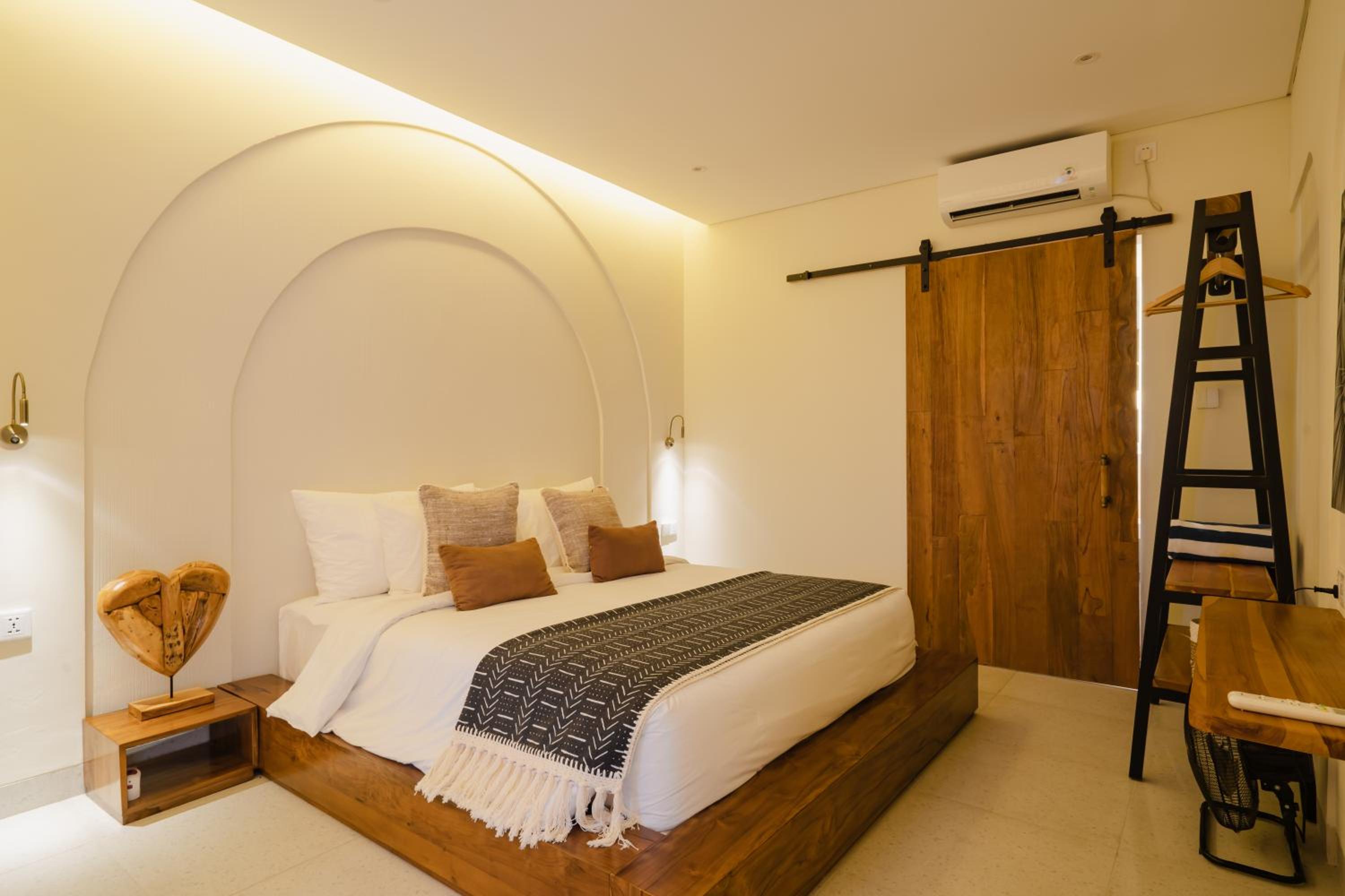Casa Yellowstone 4BR - Seminyak view 2