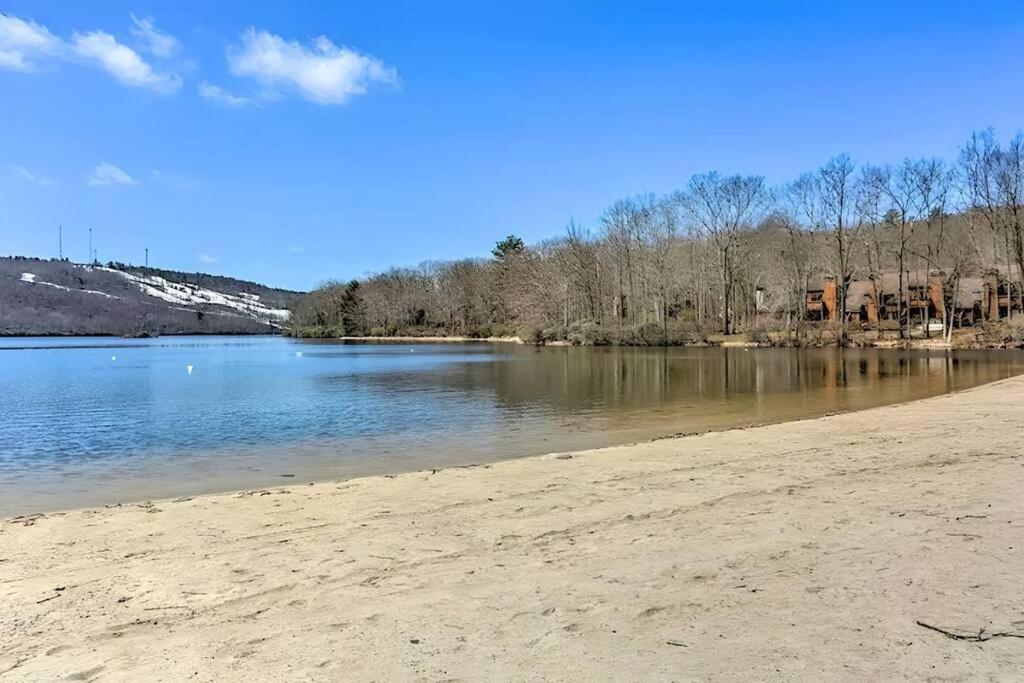 Lake Harmony Retreat Perfect Family Getaway view 4