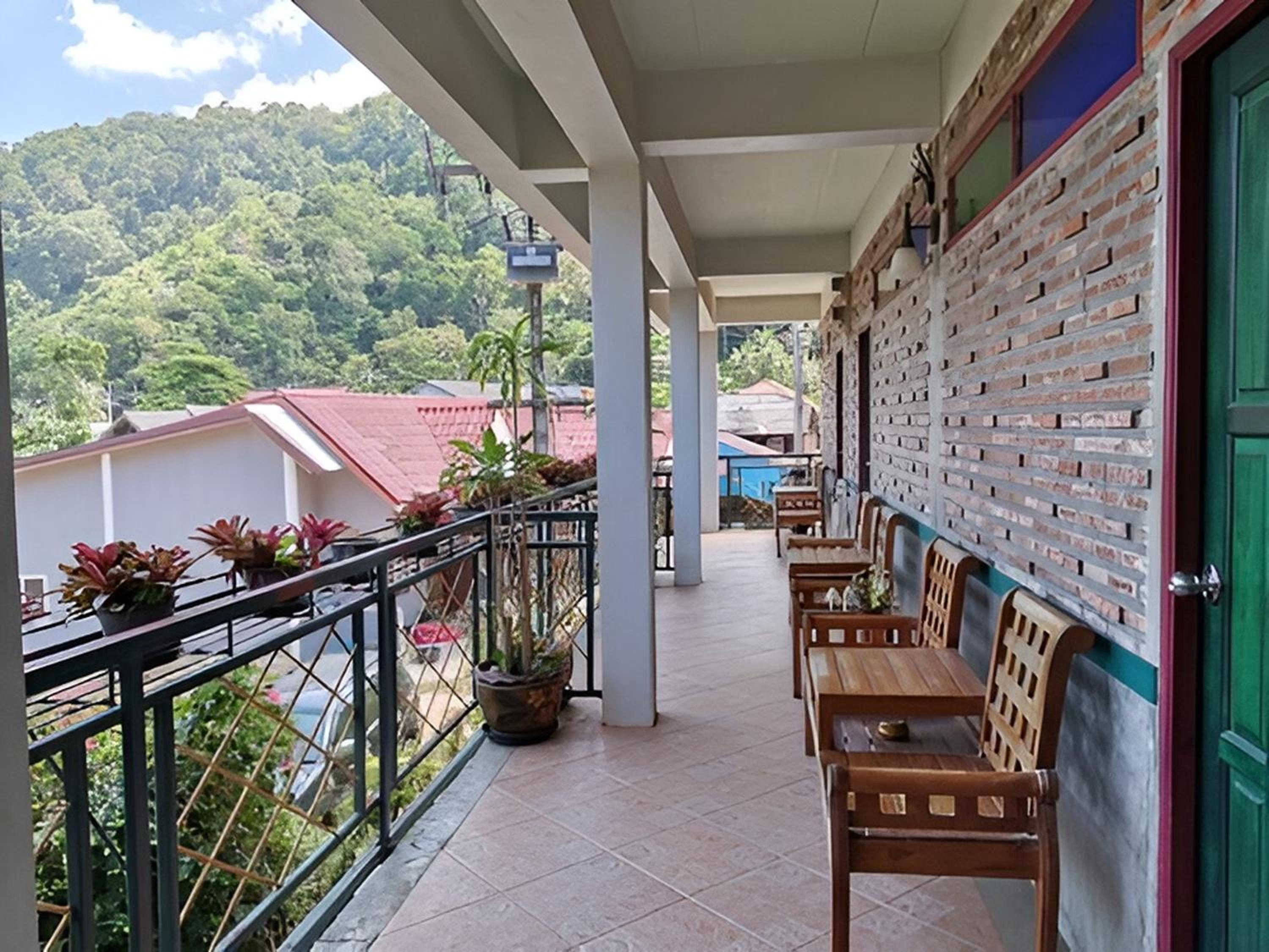 Baan Por Jai