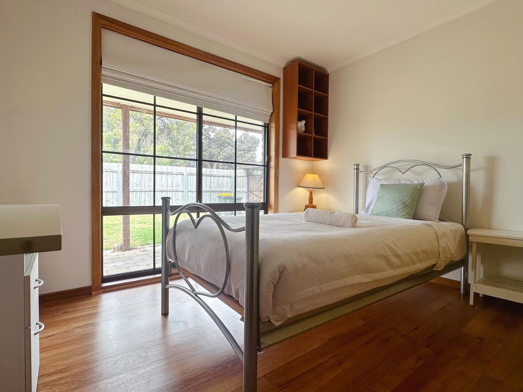 Seven Mile Beach House - 5 minutes to the Airport