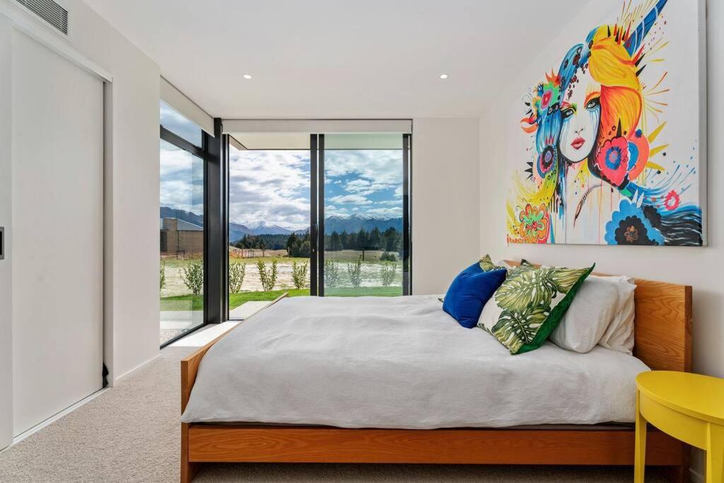 Mountain view modern - large home with bar & hot tub