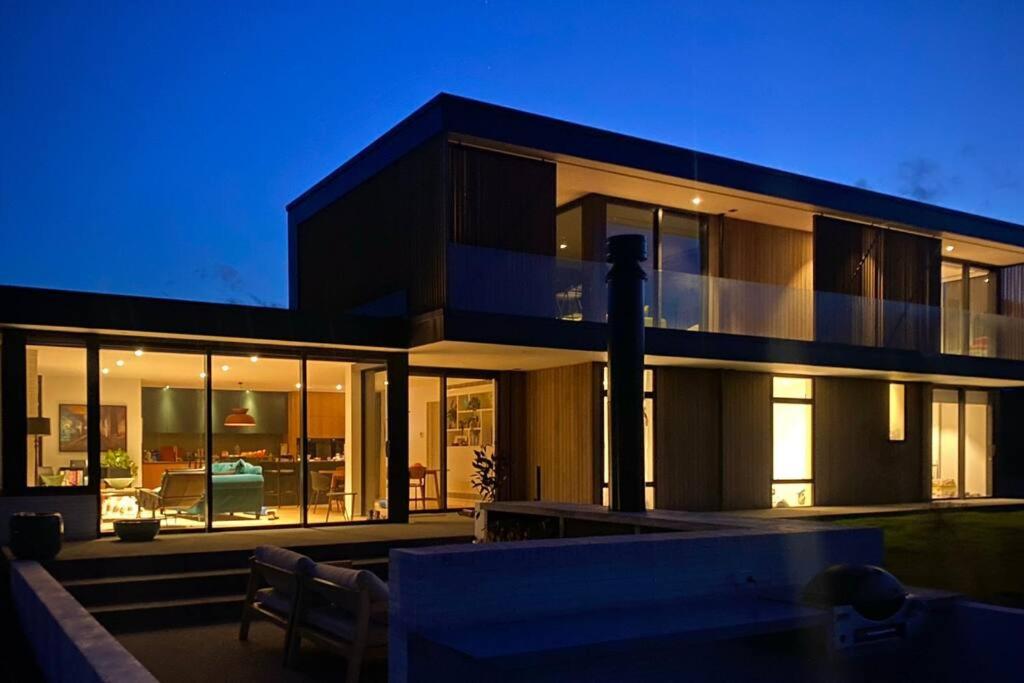 Mountain view modern - large home with bar & hot tub