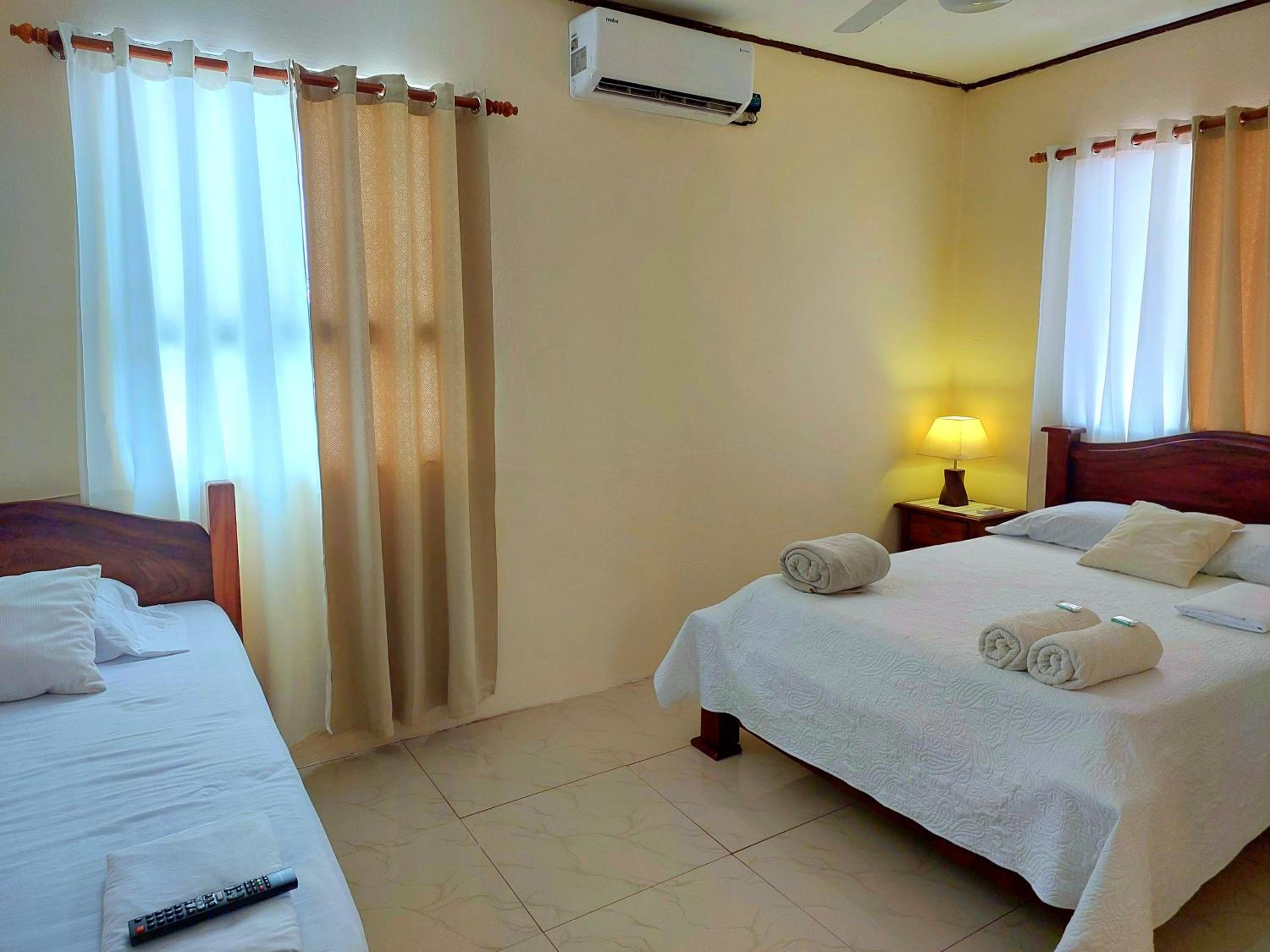 Casa del Pacífico en Puntarenas Centro con parqueo