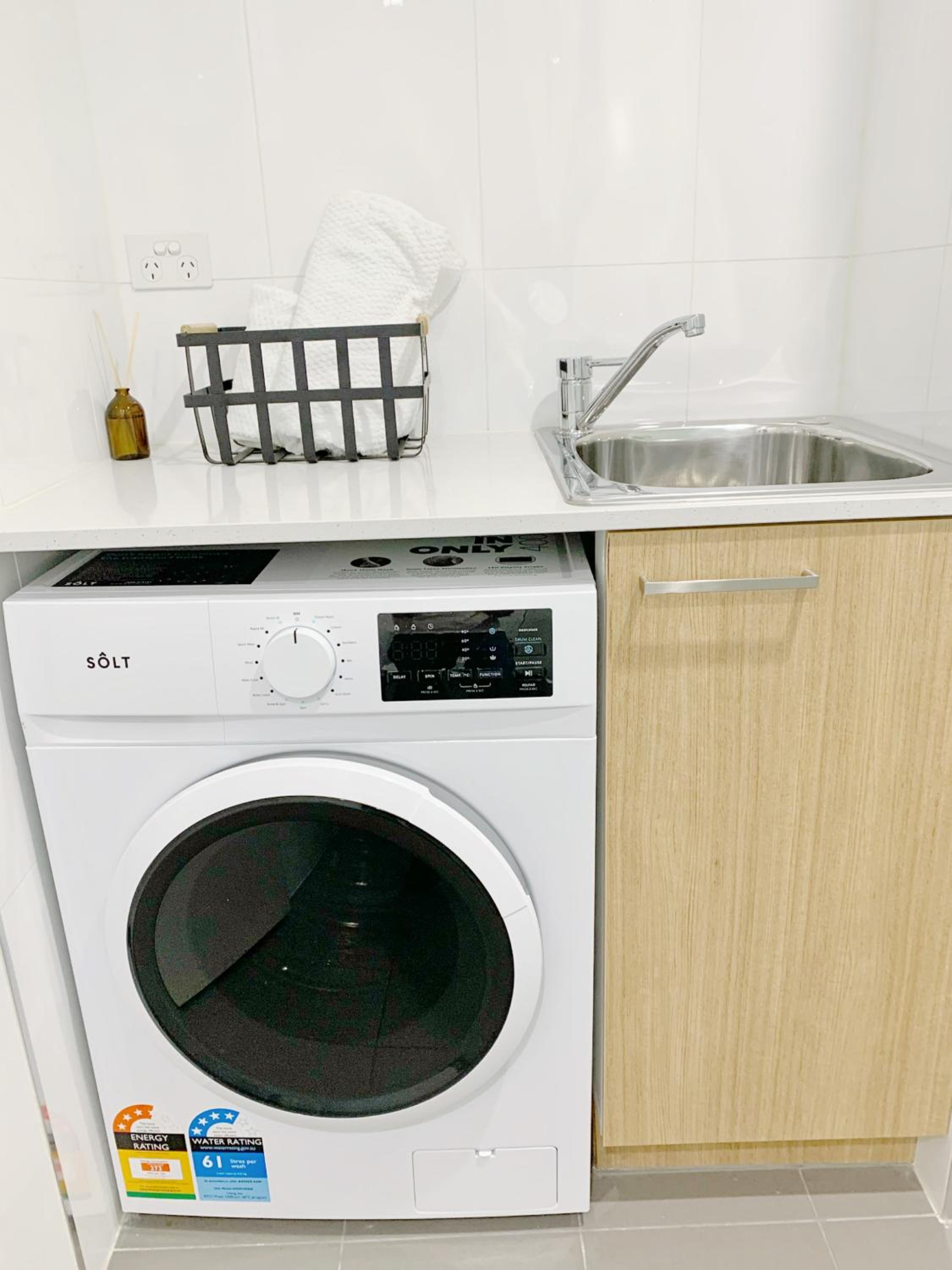 Modern One Bedroom Apartment at Morphett- In the Heart of Adelaide