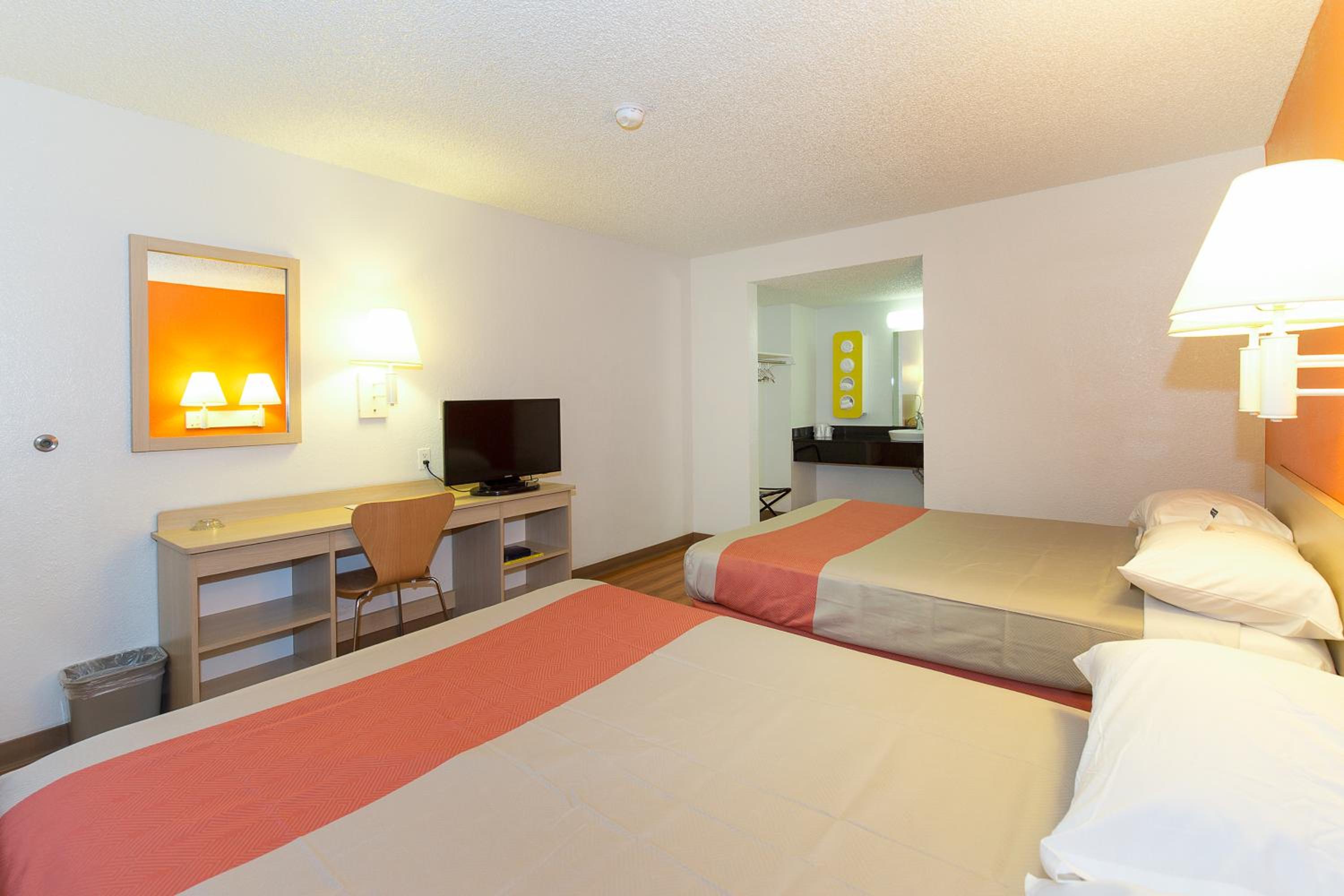 San Jose Vacations - Motel 6 Hayward, CA- Silicon Valley Gateway - Property Image 3