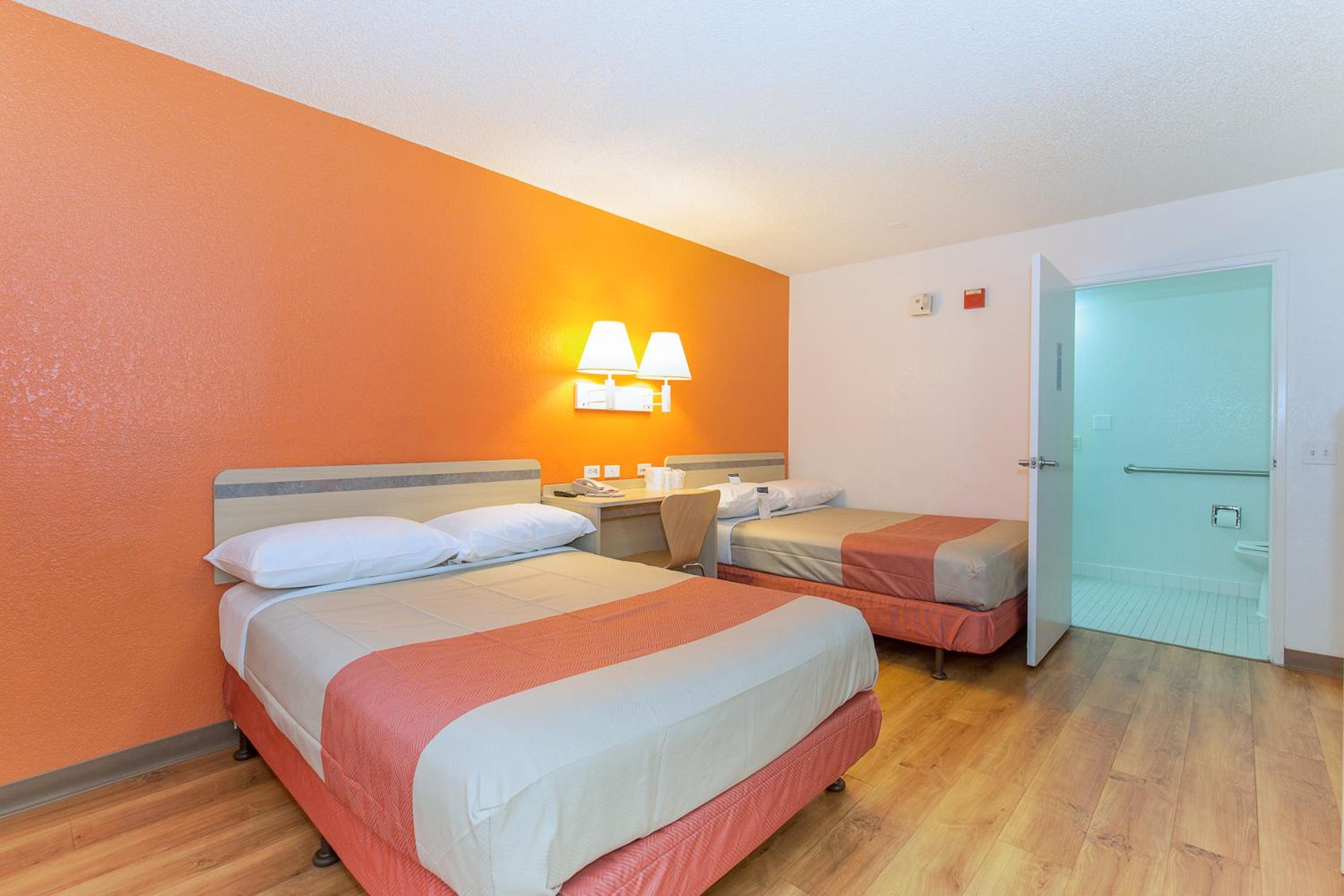 Hayward Vacations - Motel 6 Hayward, CA- Silicon Valley Gateway - Property Image 11