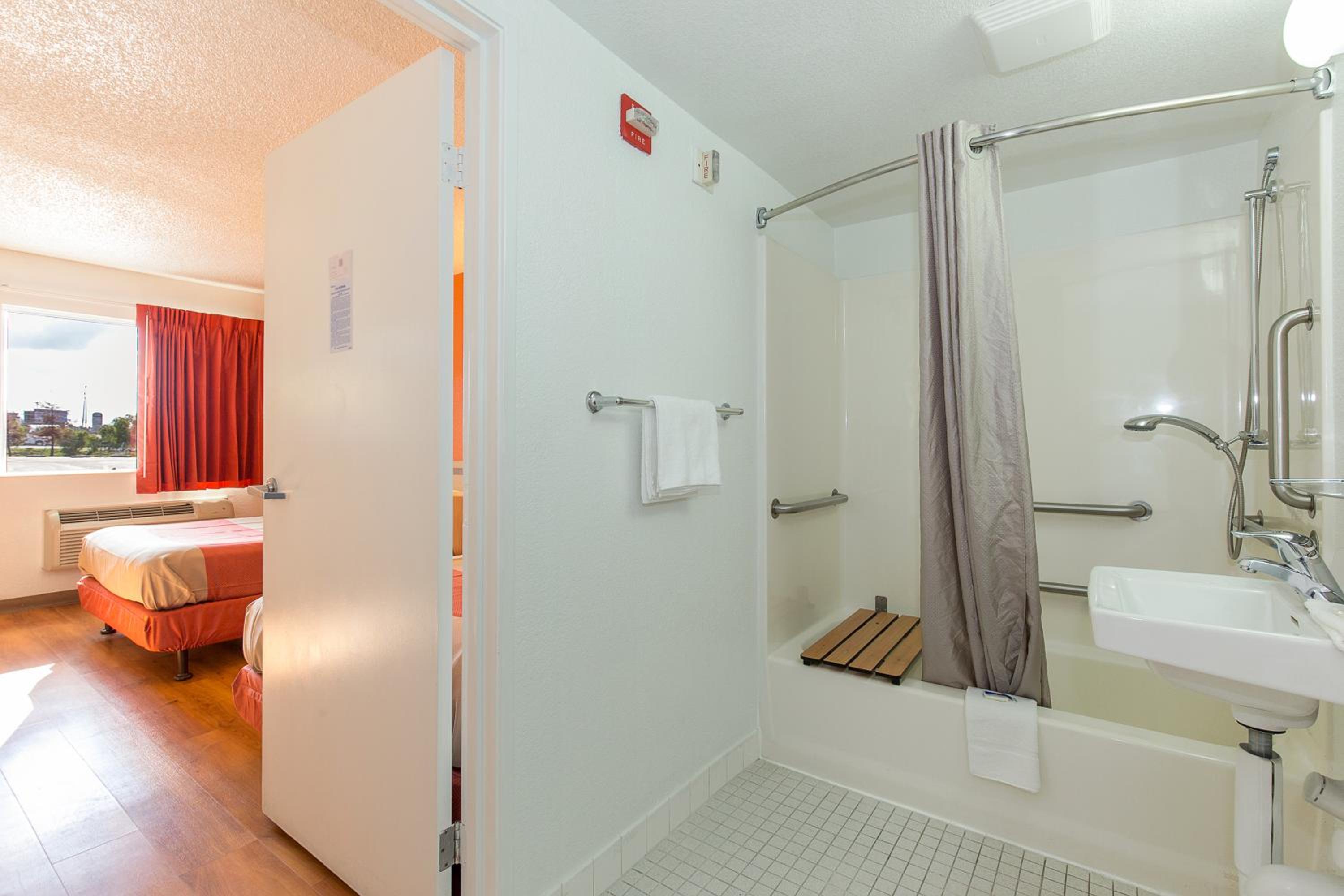 Hayward Vacations - Motel 6 Hayward, CA- Silicon Valley Gateway - Property Image 40