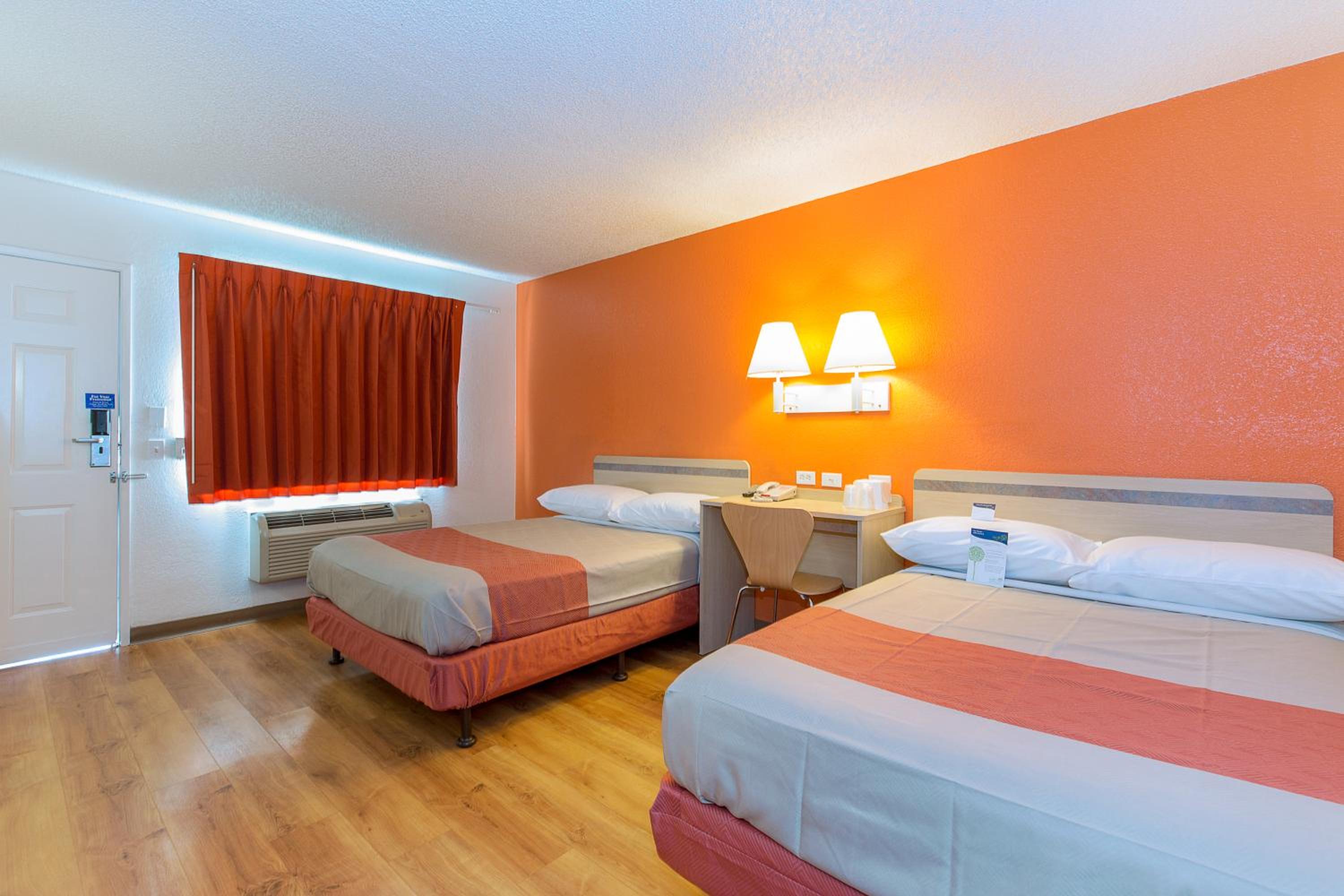 San Jose Vacations - Motel 6 Hayward, CA- Silicon Valley Gateway - Property Image 4