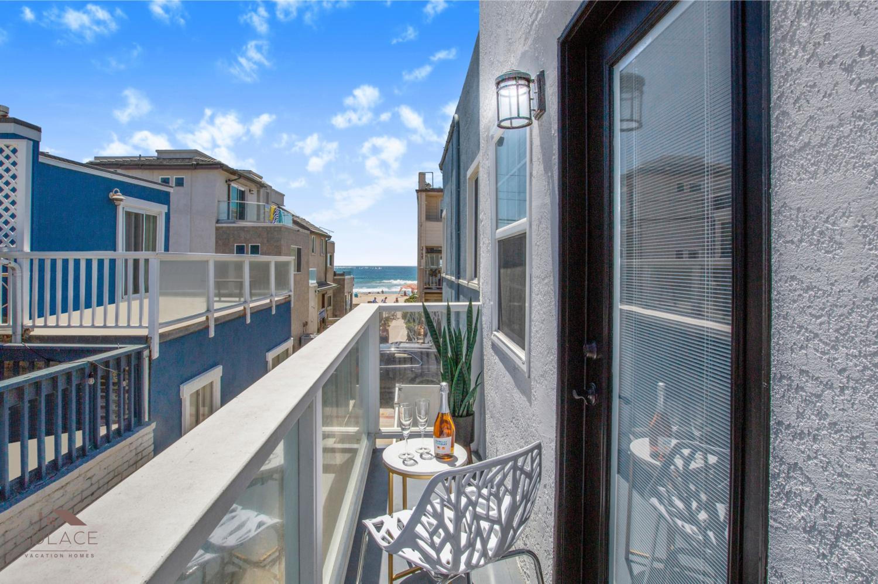Fresh Bright & Modern 3Bed 3Bath view 4
