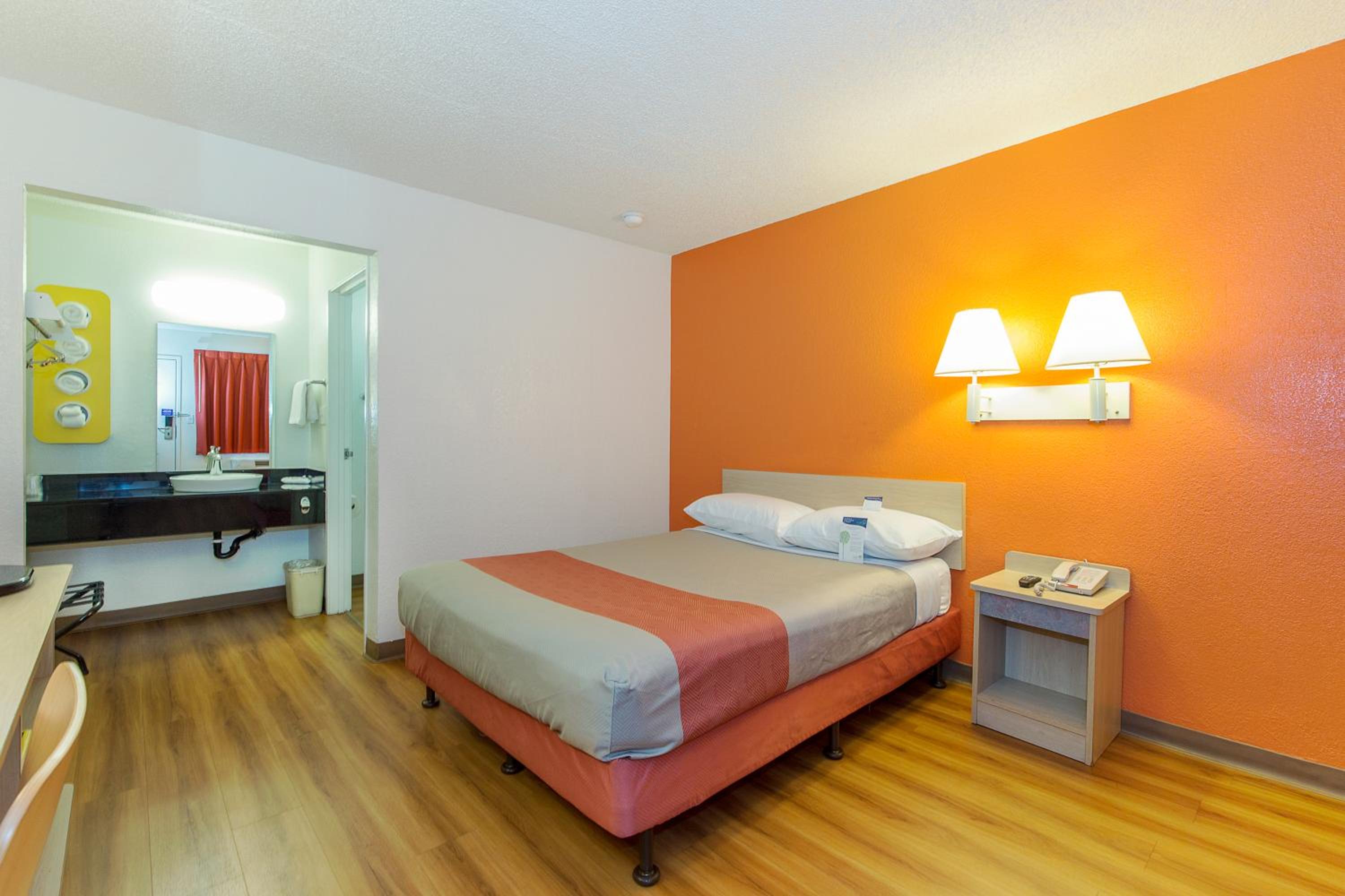 Hayward Vacations - Motel 6 Hayward, CA- Silicon Valley Gateway - Property Image 44