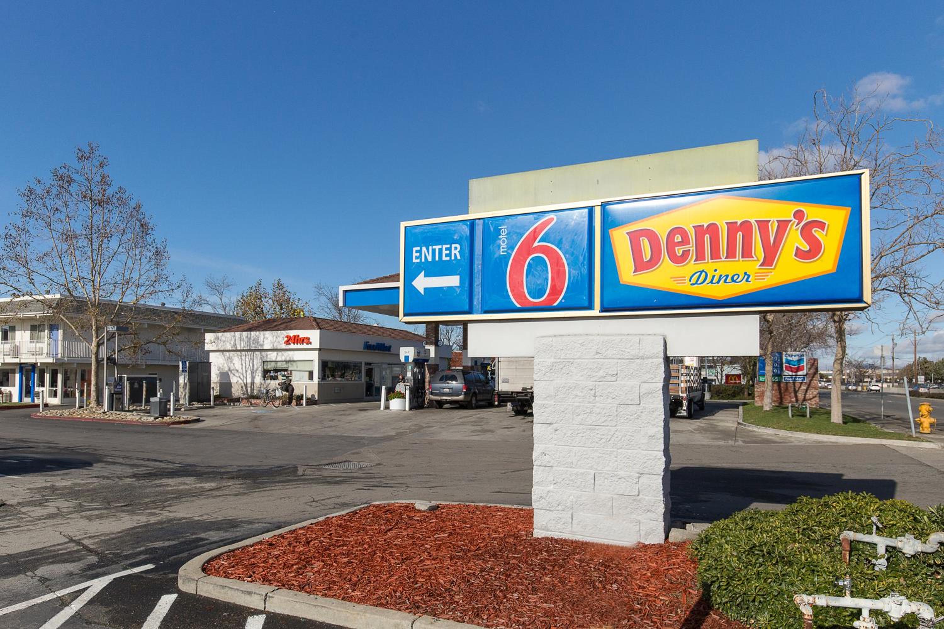 Hayward Vacations - Motel 6 Hayward, CA- Silicon Valley Gateway - Property Image 10