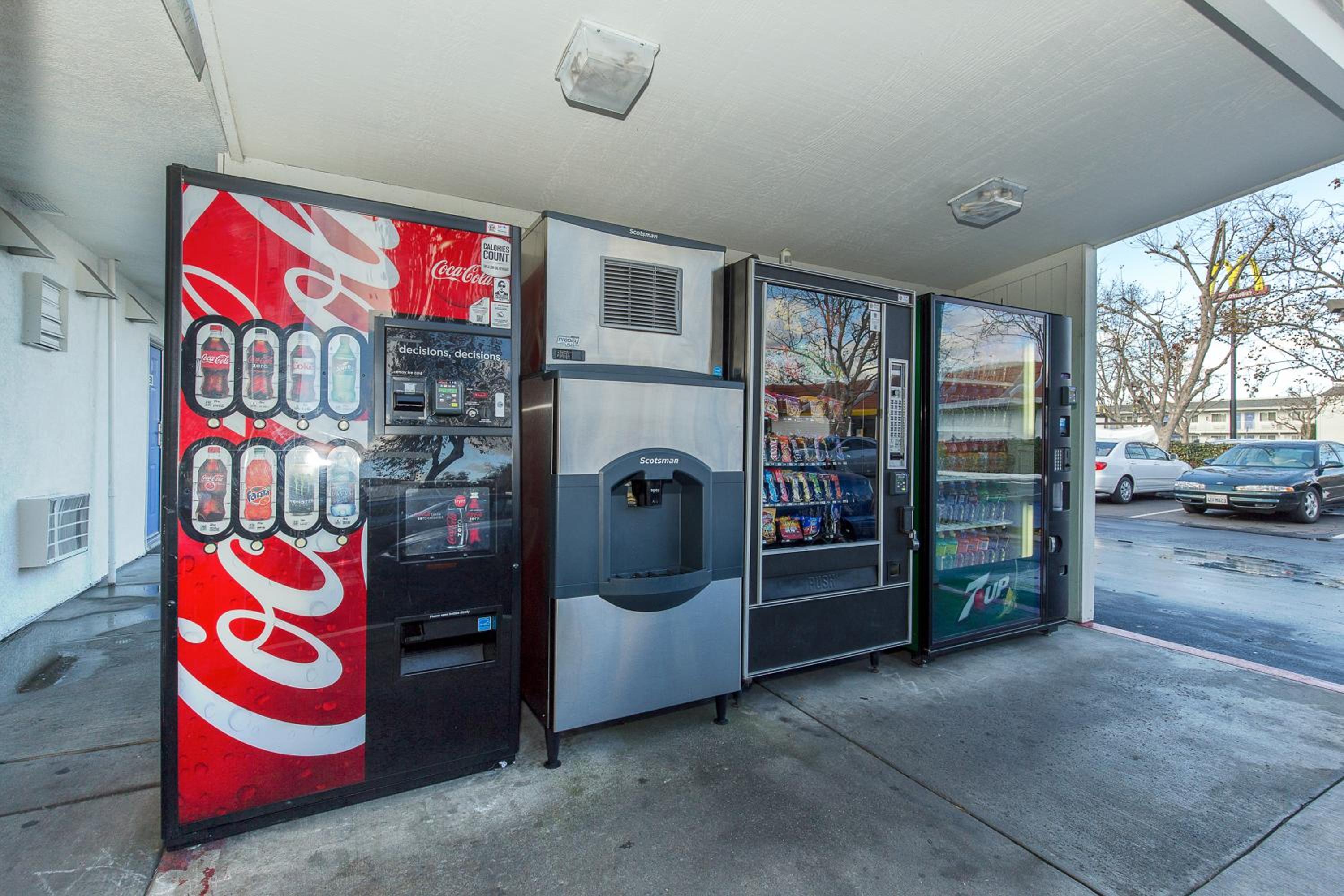 Hayward Vacations - Motel 6 Hayward, CA- Silicon Valley Gateway - Property Image 50