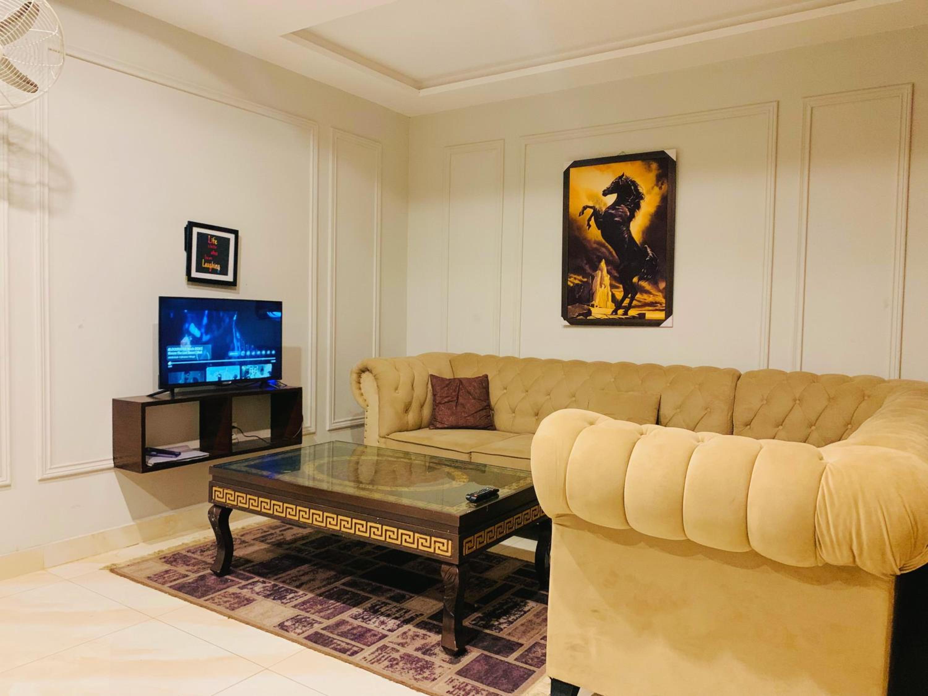 Apartment in Lahore Bahria town near Effiel tower view 5