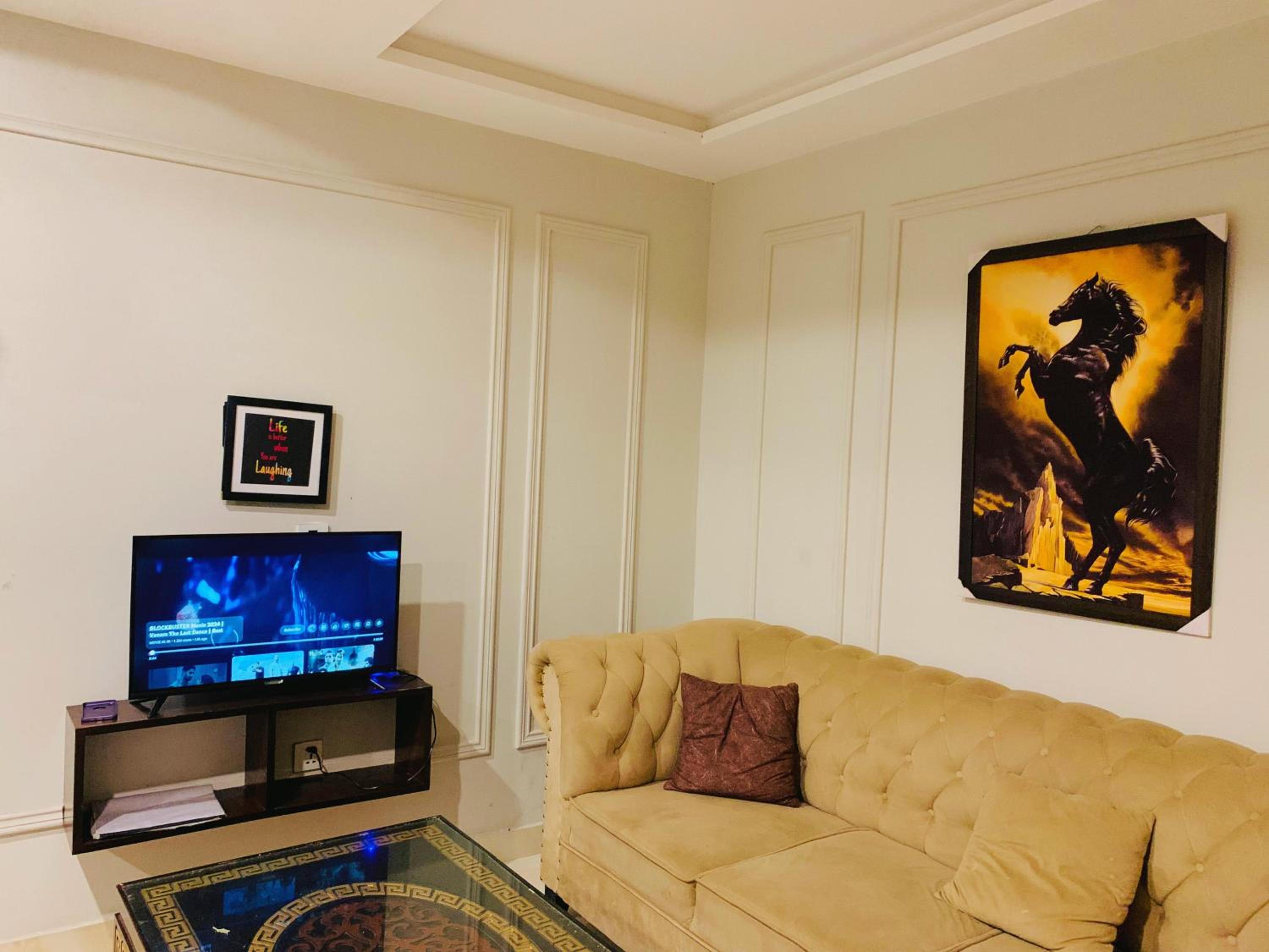 Apartment in Lahore Bahria town near Effiel tower view 4