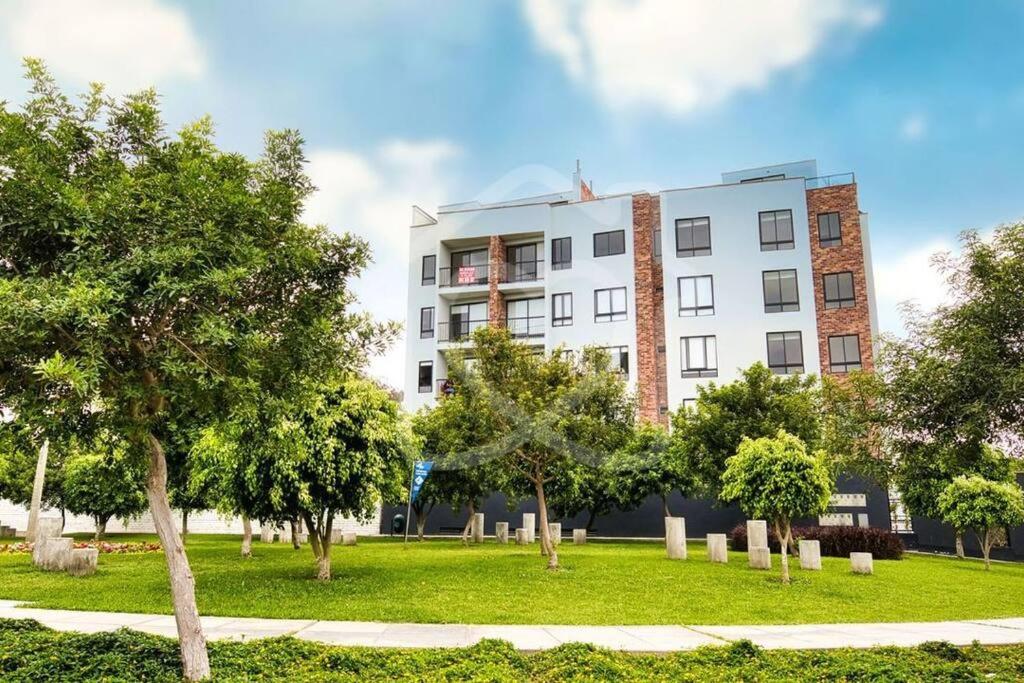Lovely & quiet place, park view & private parking view 2