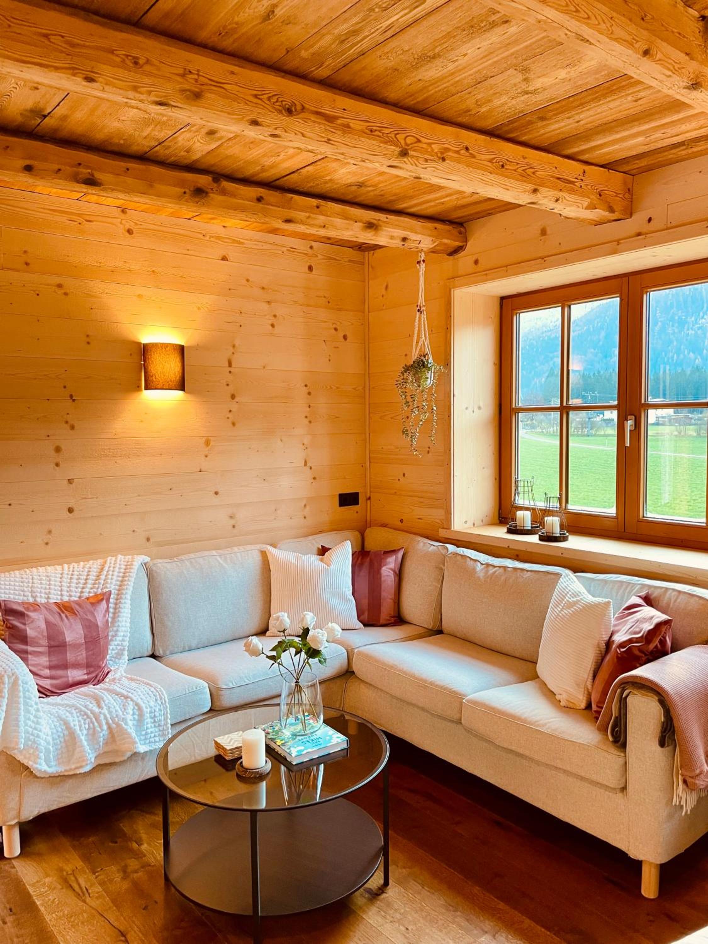 Cosy Chalet with garden, fire pit & stunning views