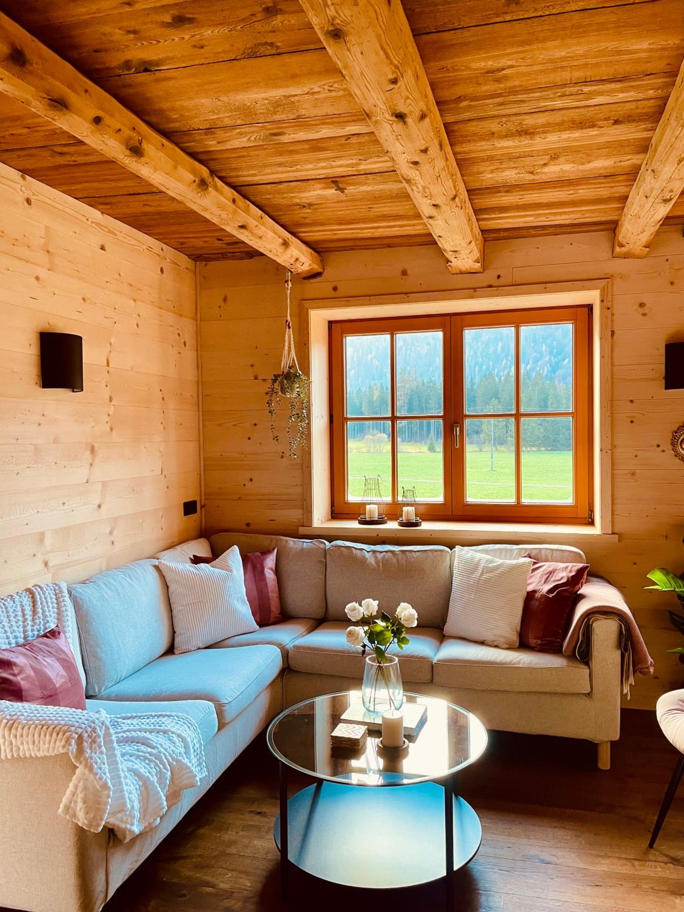 Cosy Chalet with garden, fire pit & stunning views