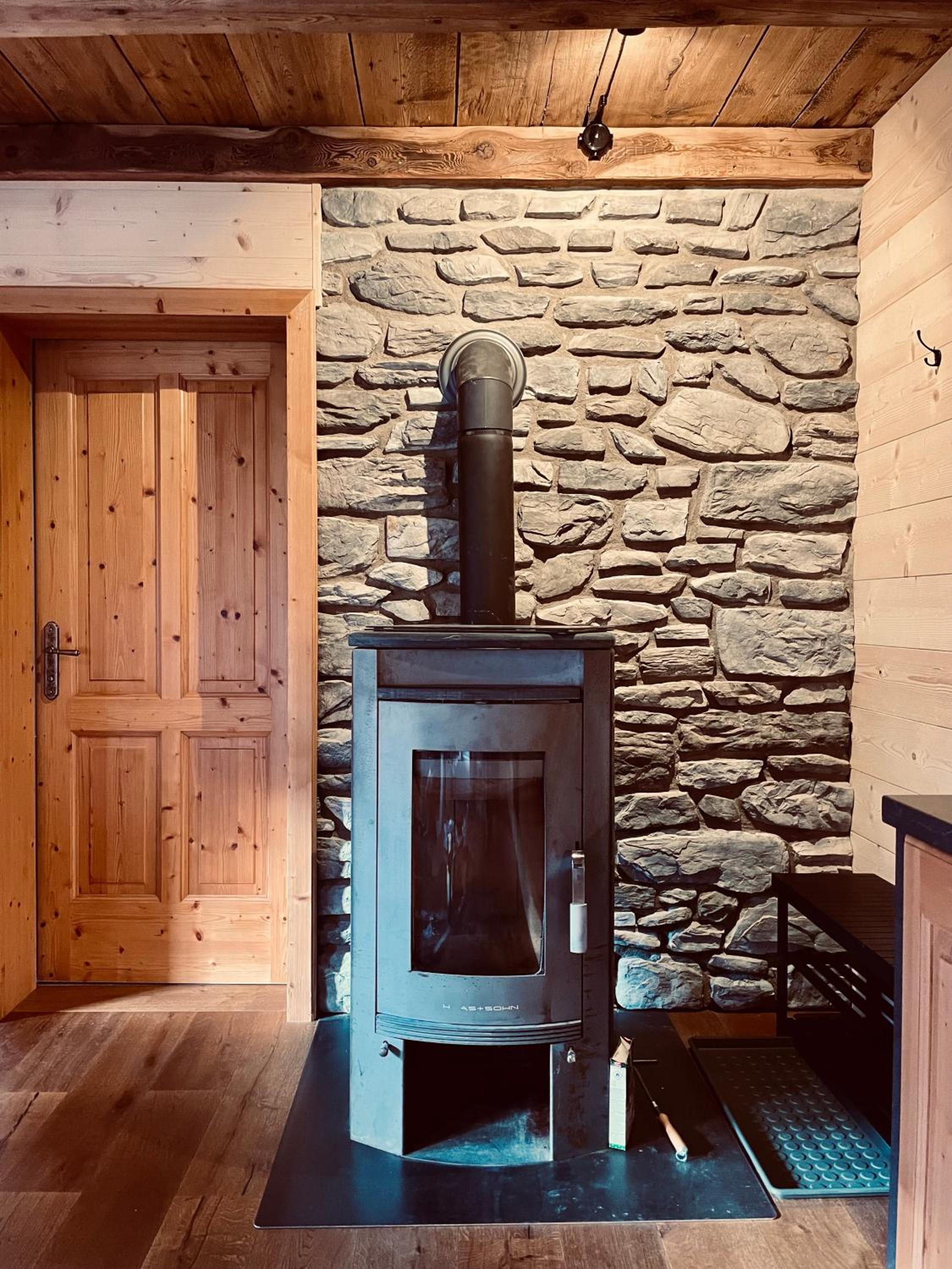 Cosy Chalet with garden, fire pit & stunning views