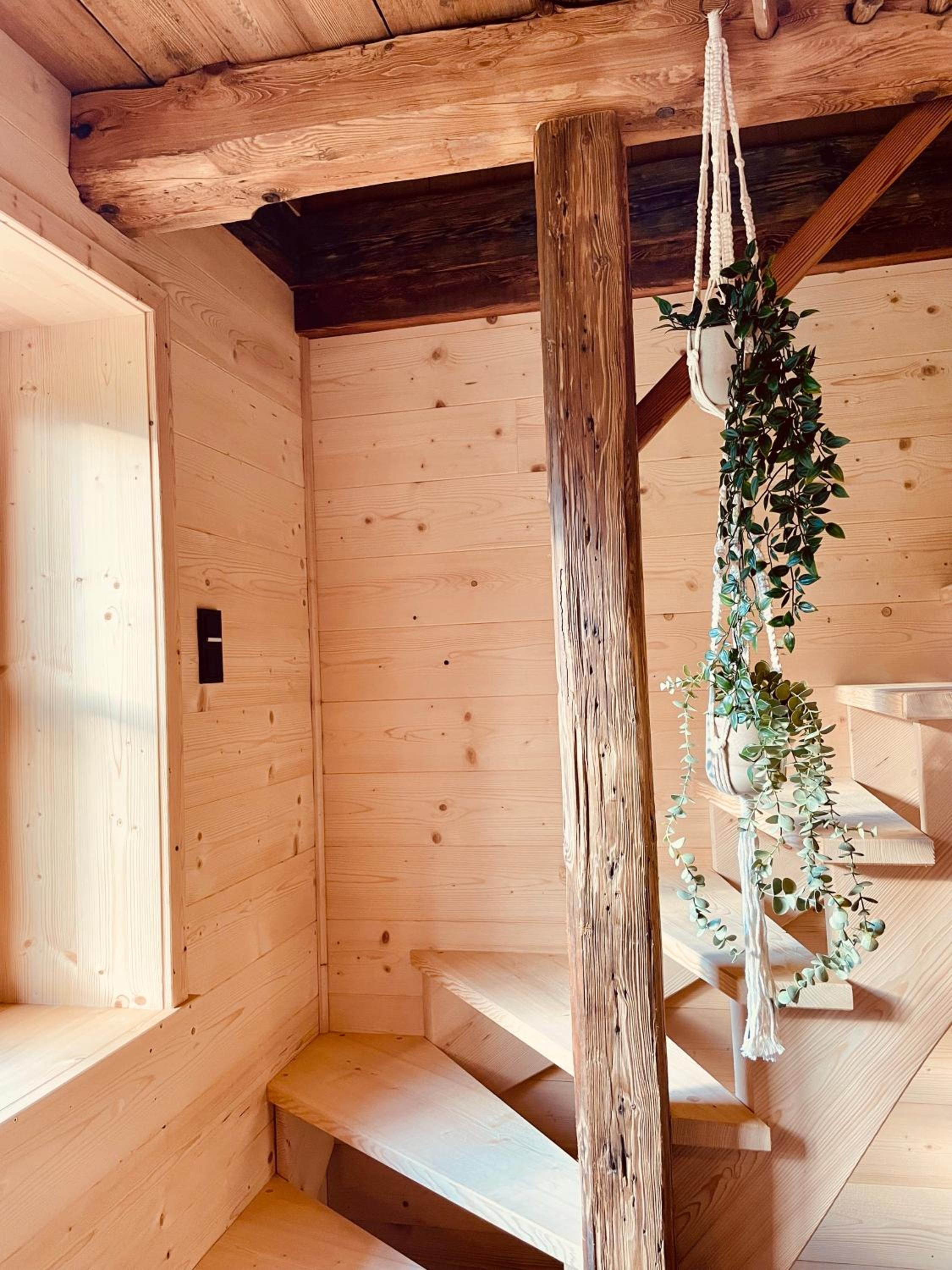 Cosy Chalet with garden, fire pit & stunning views