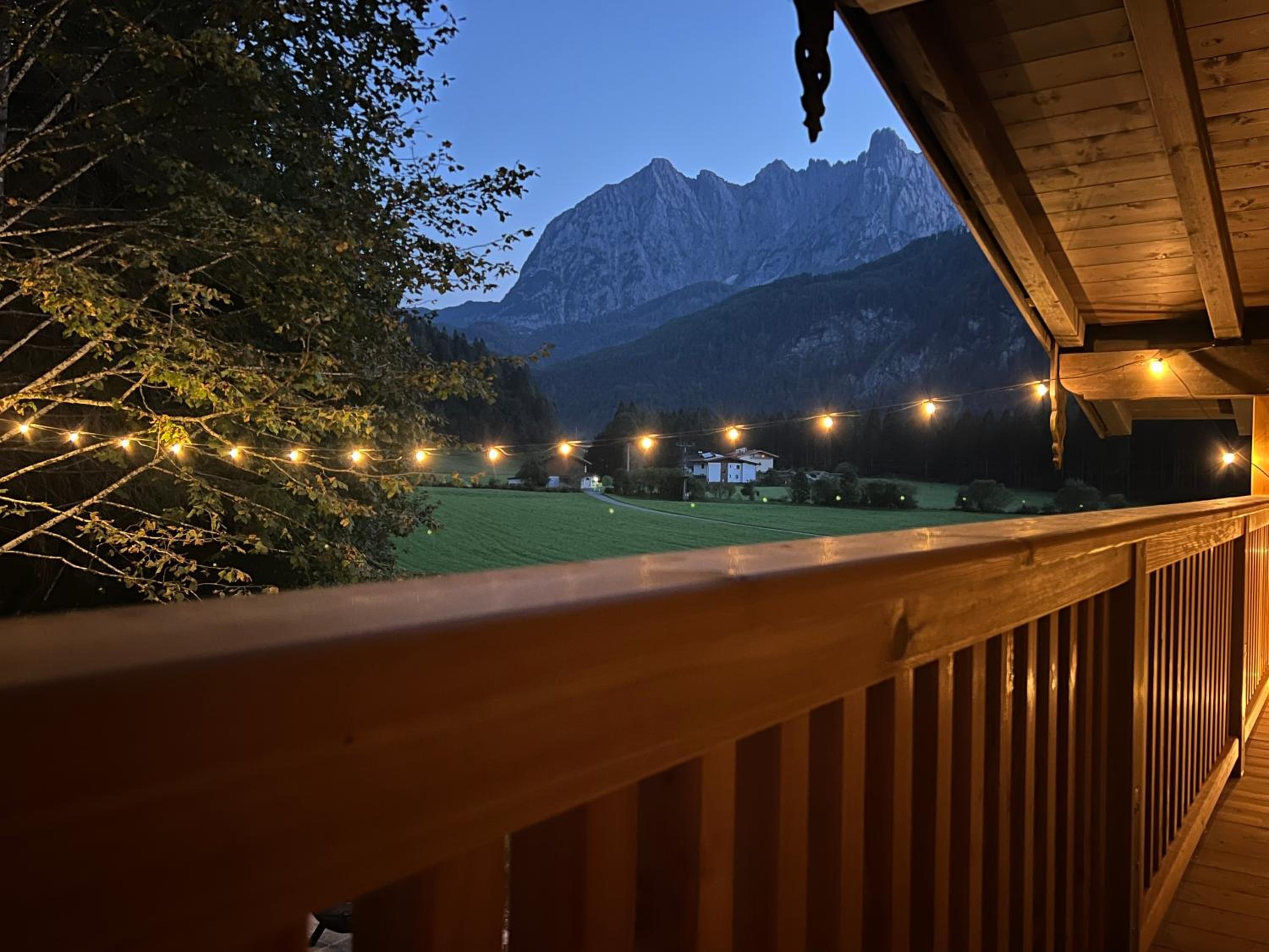 Cosy Chalet with garden, fire pit & stunning views