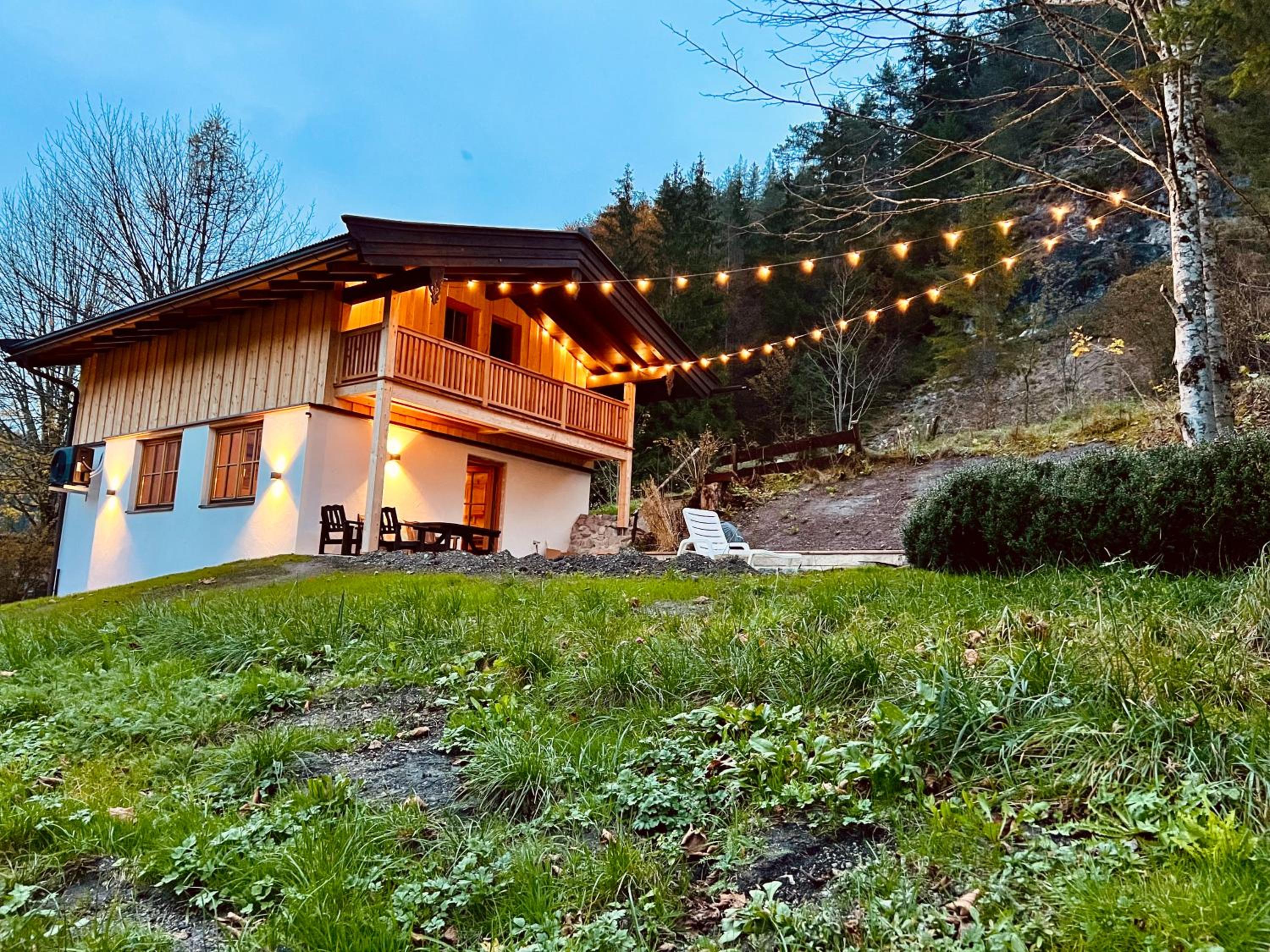 Cosy Chalet with garden, fire pit & stunning views